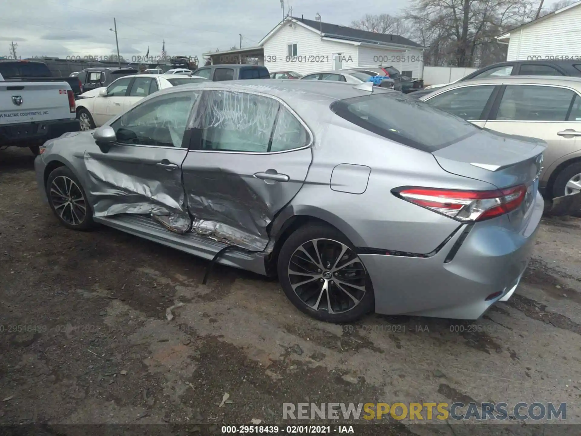 3 Photograph of a damaged car 4T1G11AK5LU905134 TOYOTA CAMRY 2020