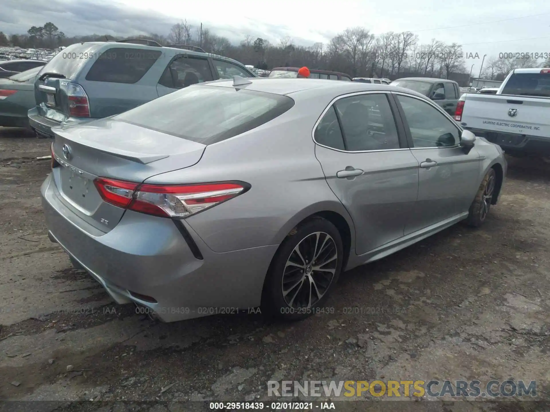 4 Photograph of a damaged car 4T1G11AK5LU905134 TOYOTA CAMRY 2020