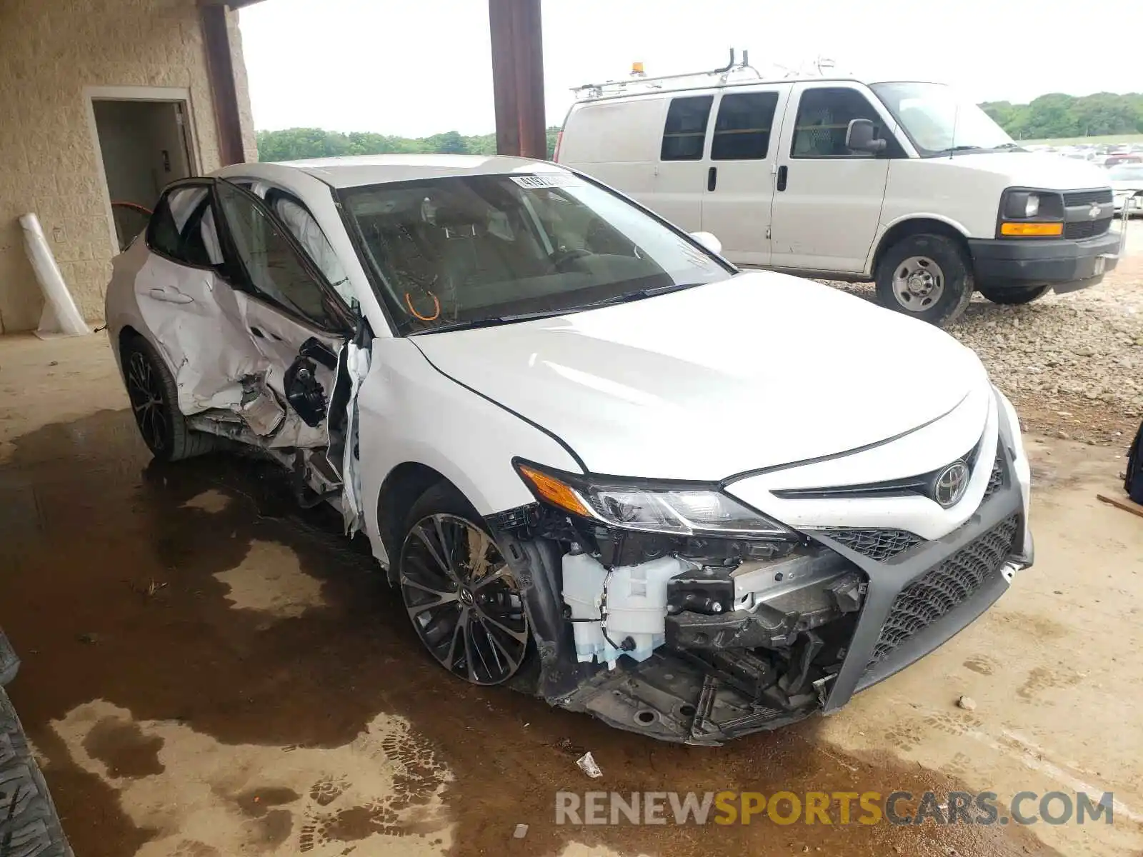 1 Photograph of a damaged car 4T1G11AK5LU911189 TOYOTA CAMRY 2020