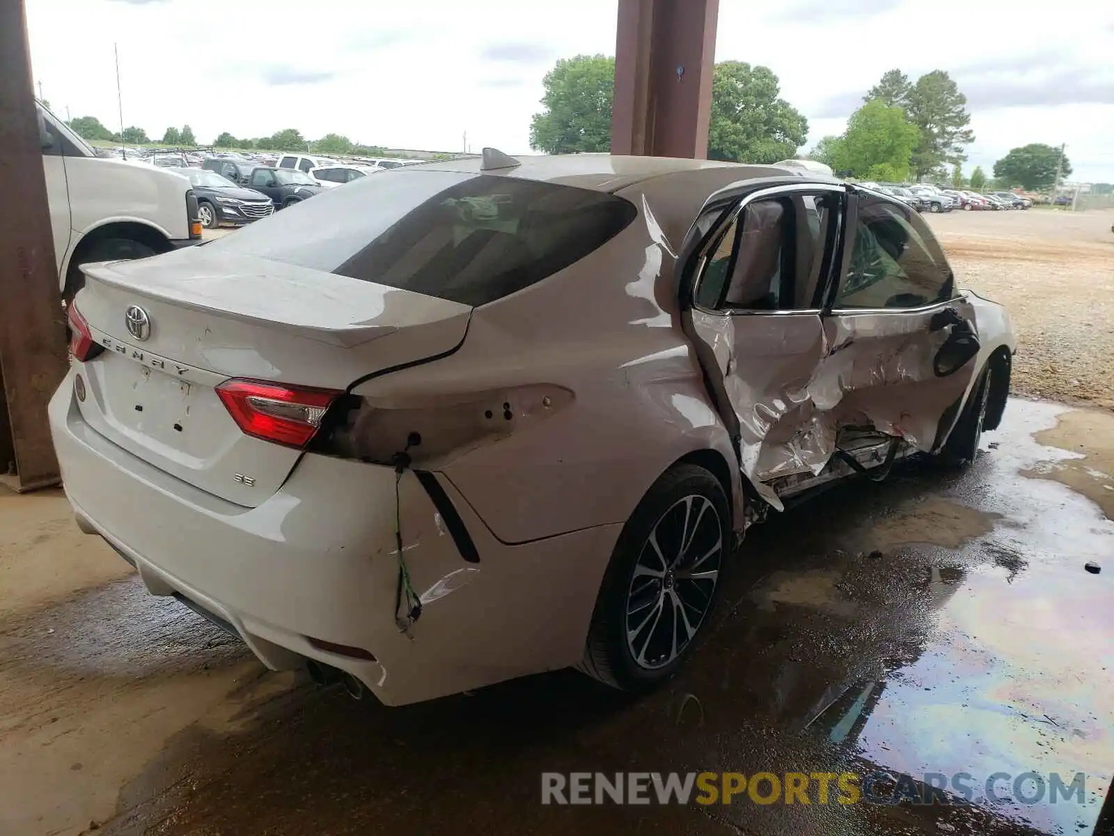 4 Photograph of a damaged car 4T1G11AK5LU911189 TOYOTA CAMRY 2020