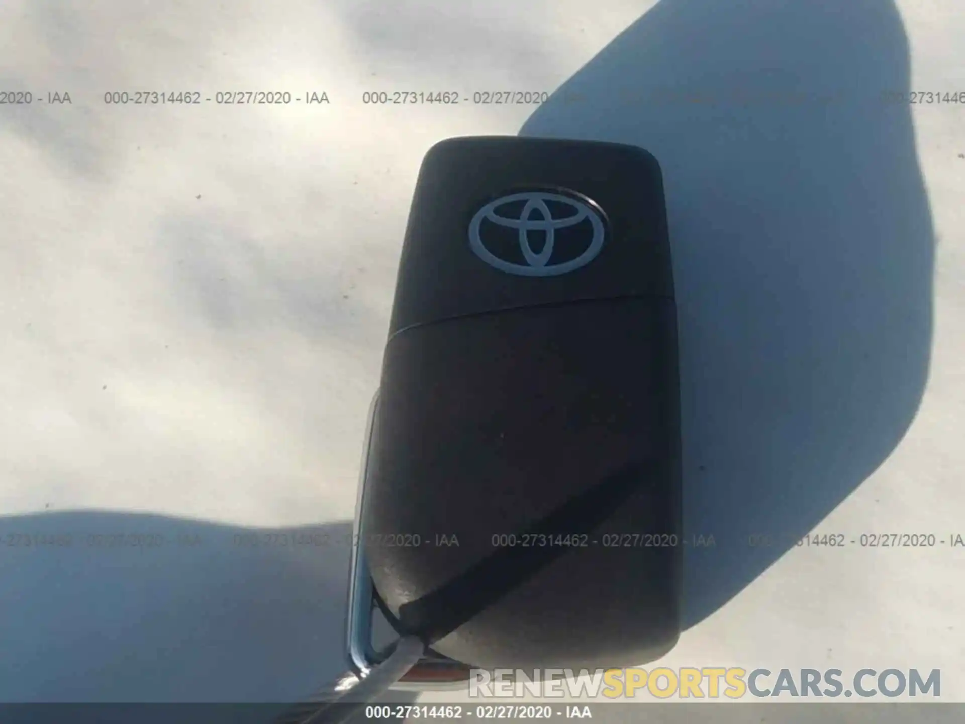 11 Photograph of a damaged car 4T1G11AK5LU912245 TOYOTA CAMRY 2020