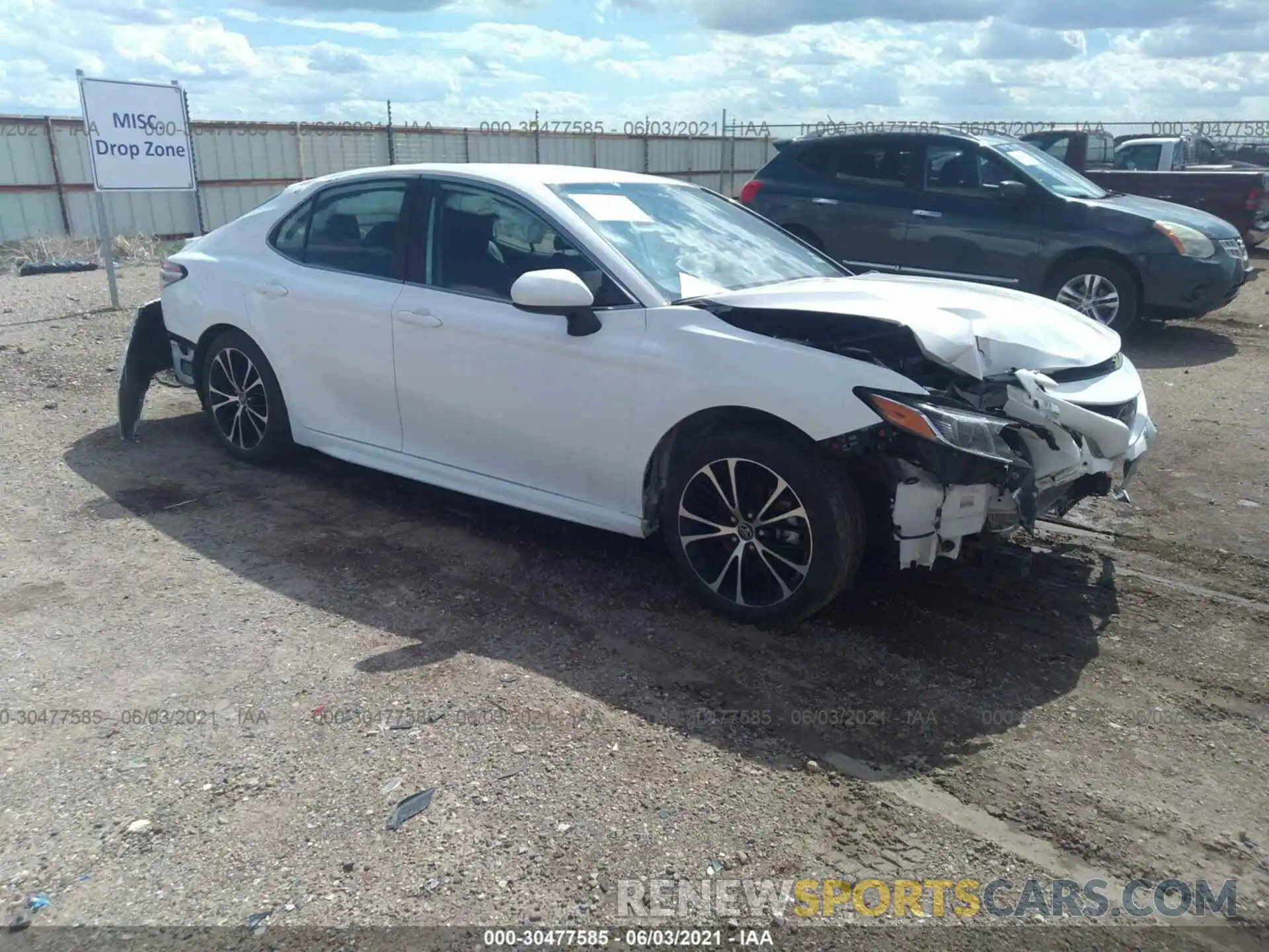 1 Photograph of a damaged car 4T1G11AK5LU915842 TOYOTA CAMRY 2020