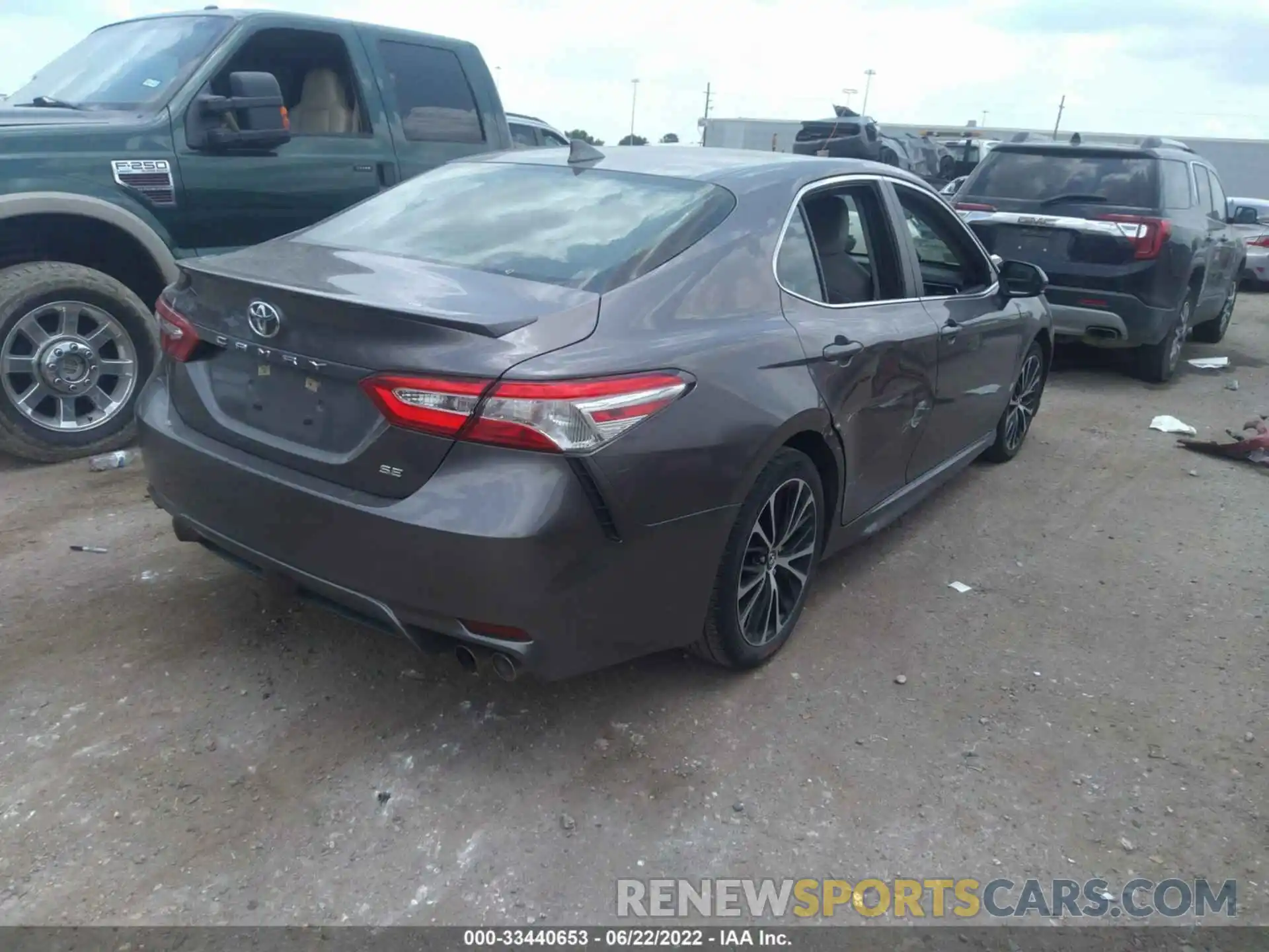 4 Photograph of a damaged car 4T1G11AK5LU917350 TOYOTA CAMRY 2020