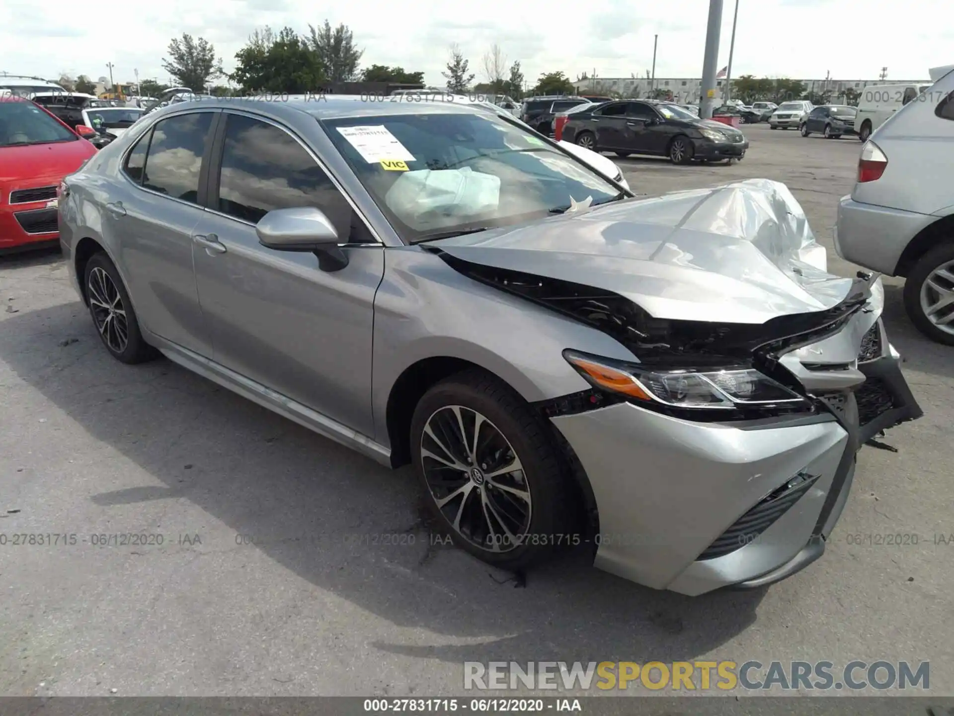 1 Photograph of a damaged car 4T1G11AK5LU922726 TOYOTA CAMRY 2020