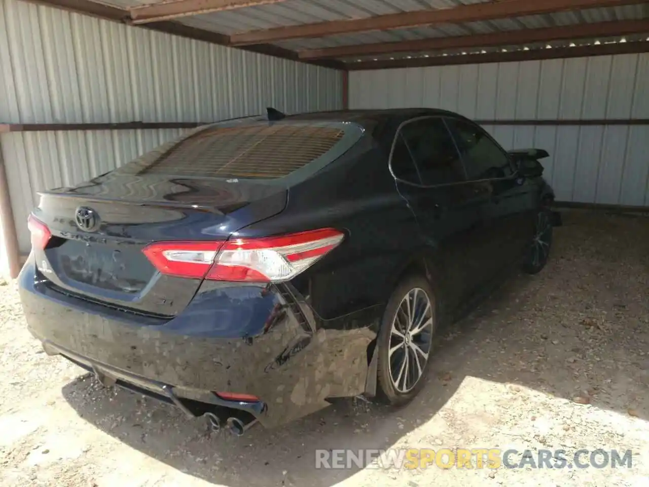 4 Photograph of a damaged car 4T1G11AK5LU924668 TOYOTA CAMRY 2020