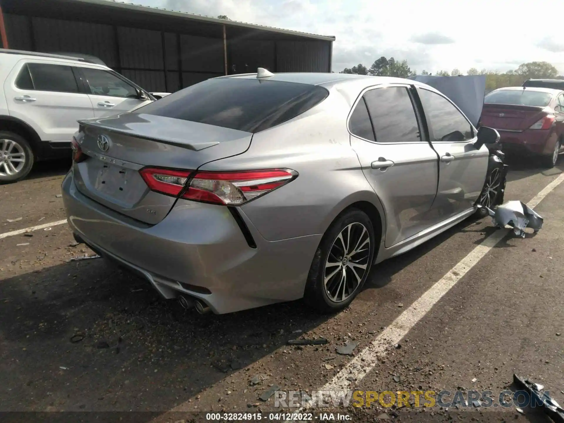 4 Photograph of a damaged car 4T1G11AK5LU925142 TOYOTA CAMRY 2020