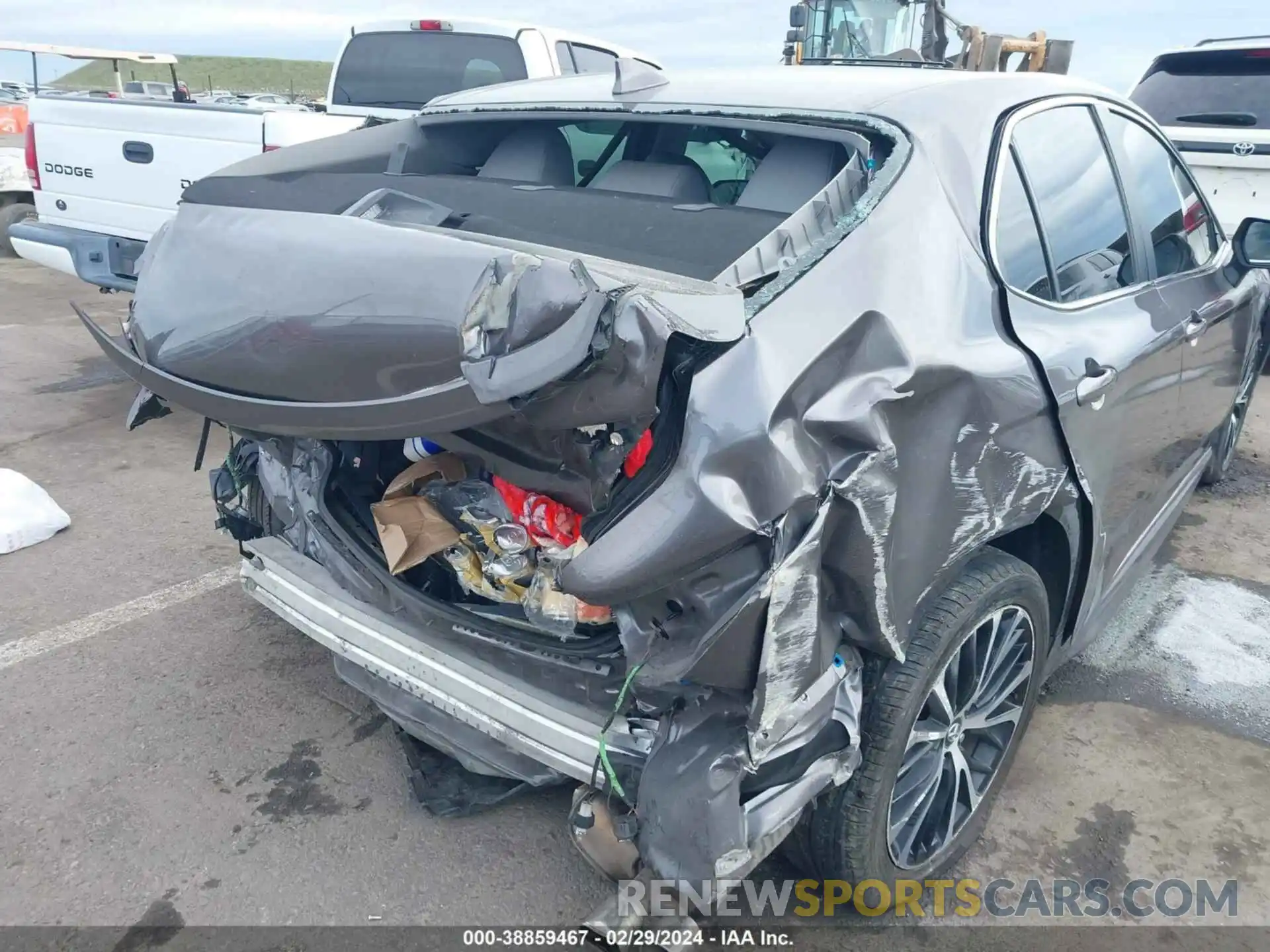 6 Photograph of a damaged car 4T1G11AK5LU927392 TOYOTA CAMRY 2020