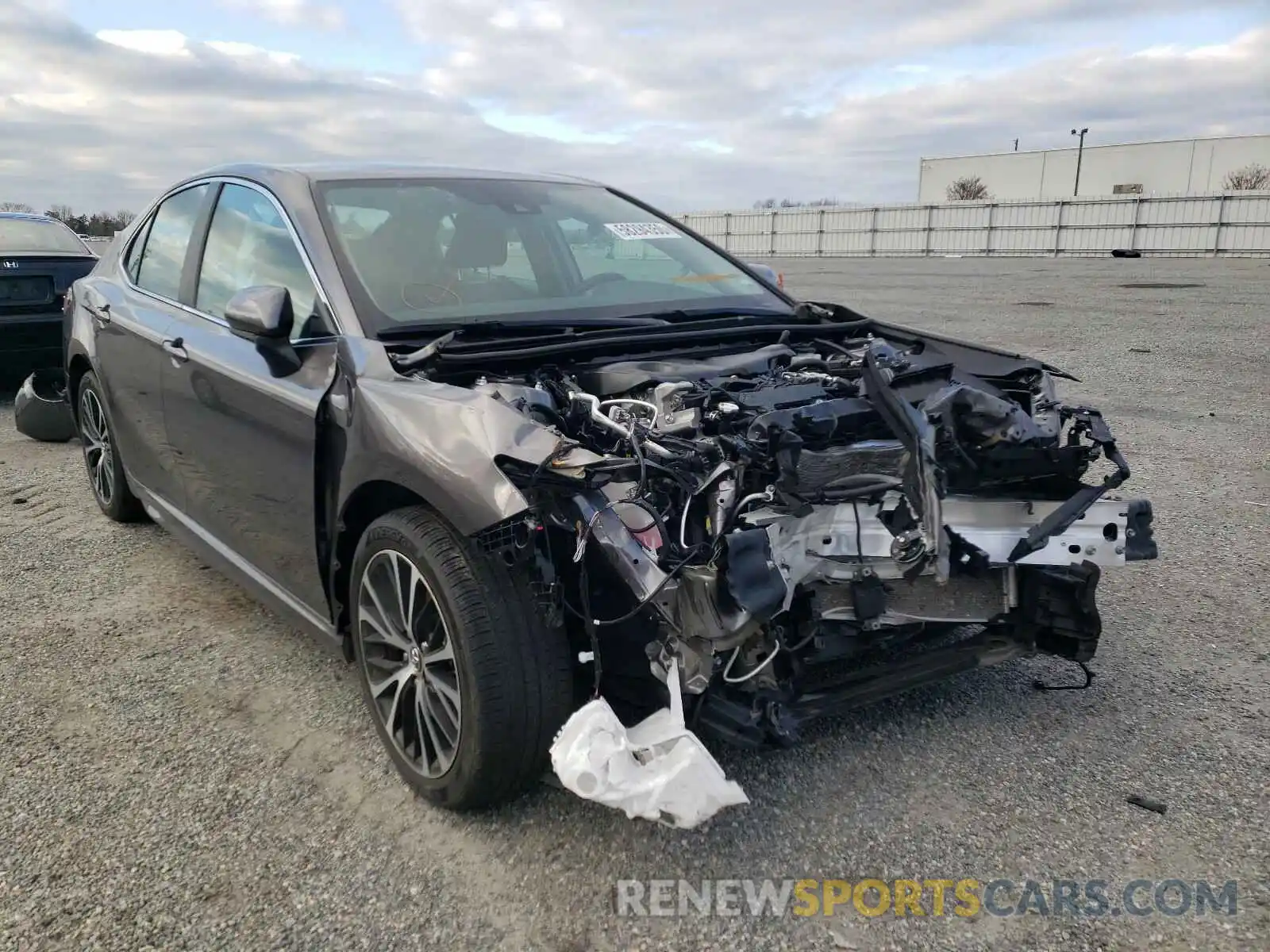 1 Photograph of a damaged car 4T1G11AK5LU928543 TOYOTA CAMRY 2020