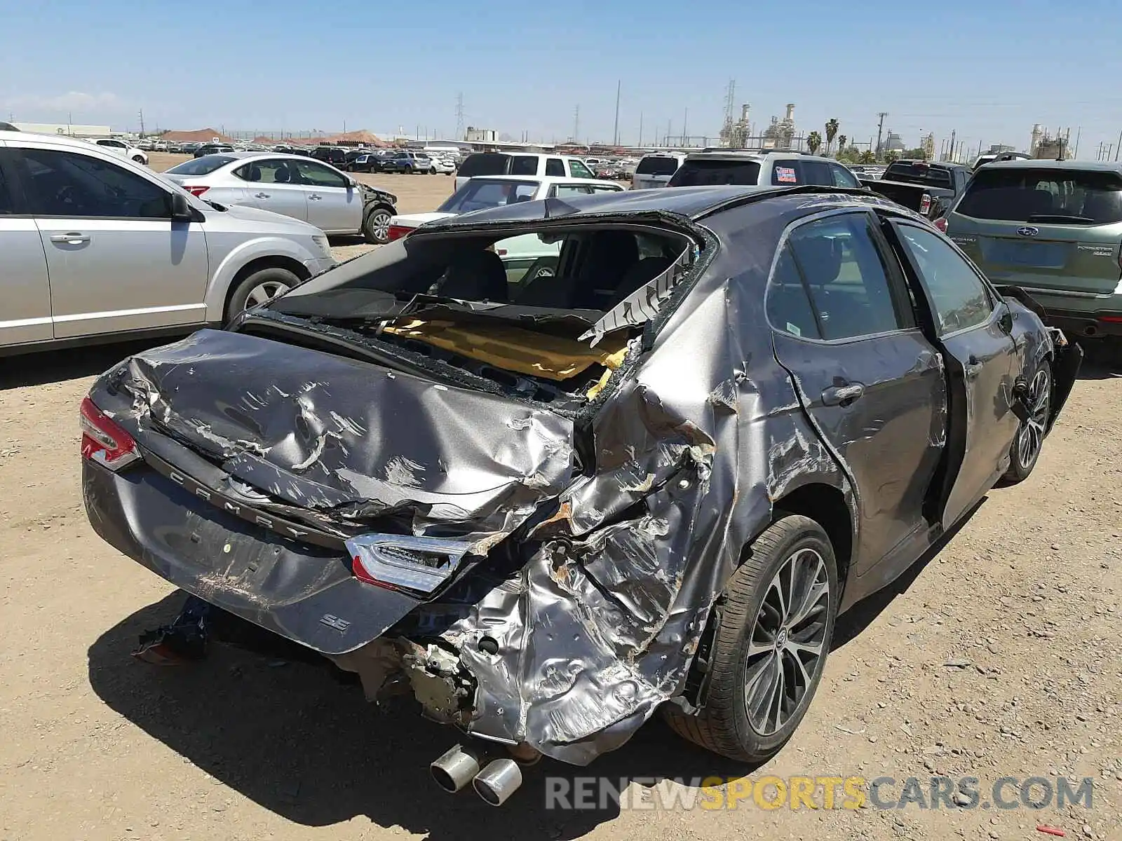 4 Photograph of a damaged car 4T1G11AK5LU942684 TOYOTA CAMRY 2020