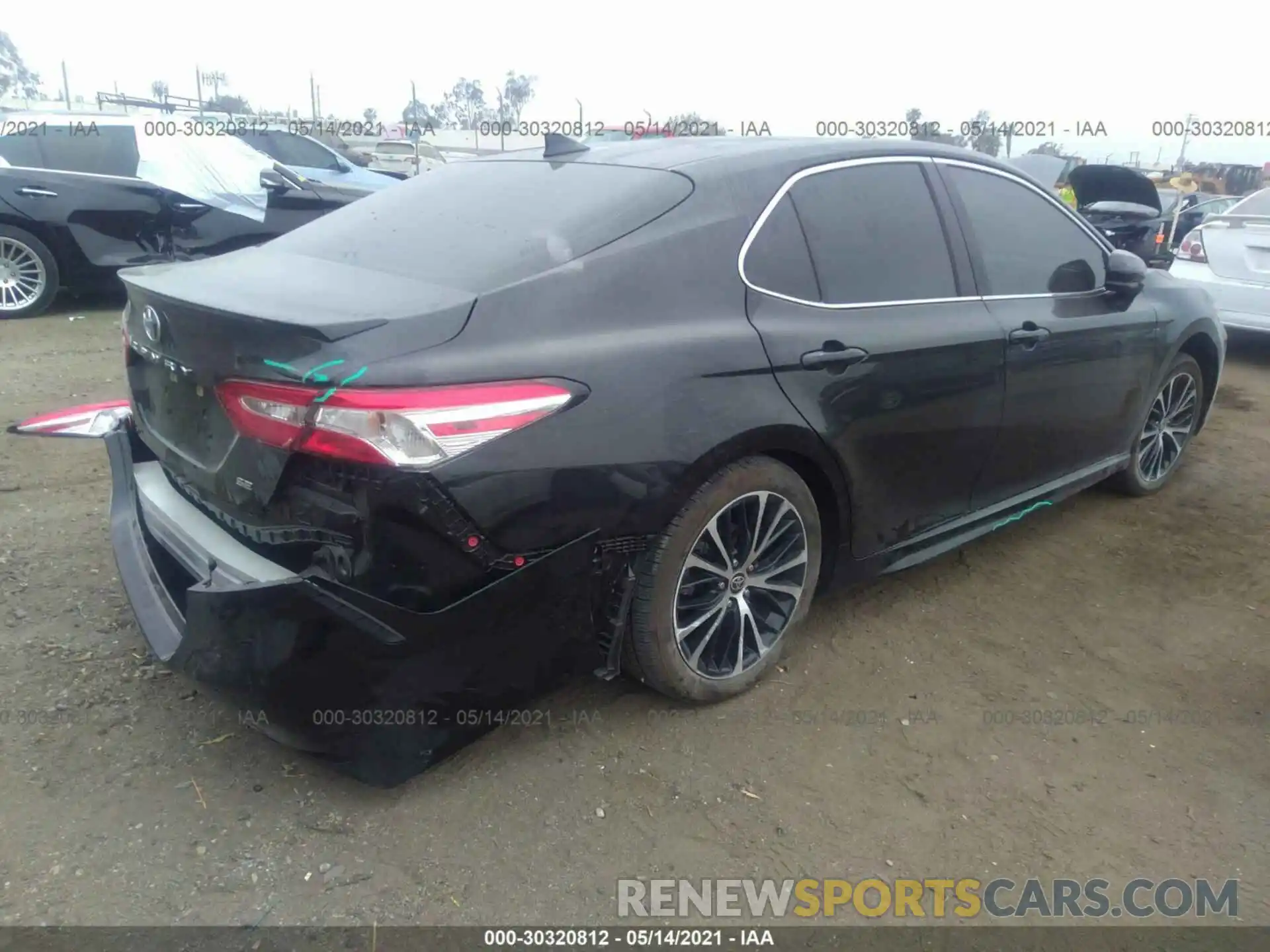 4 Photograph of a damaged car 4T1G11AK5LU945410 TOYOTA CAMRY 2020