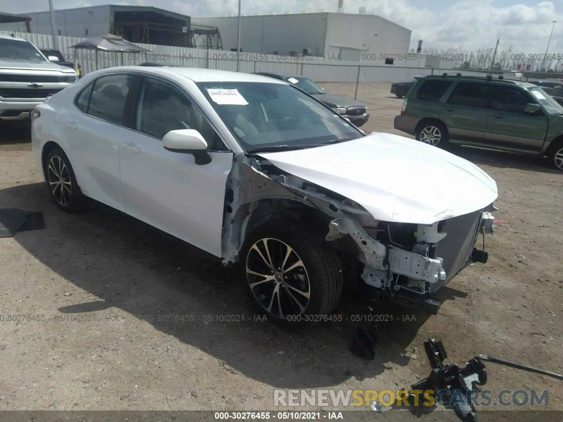 1 Photograph of a damaged car 4T1G11AK5LU948808 TOYOTA CAMRY 2020