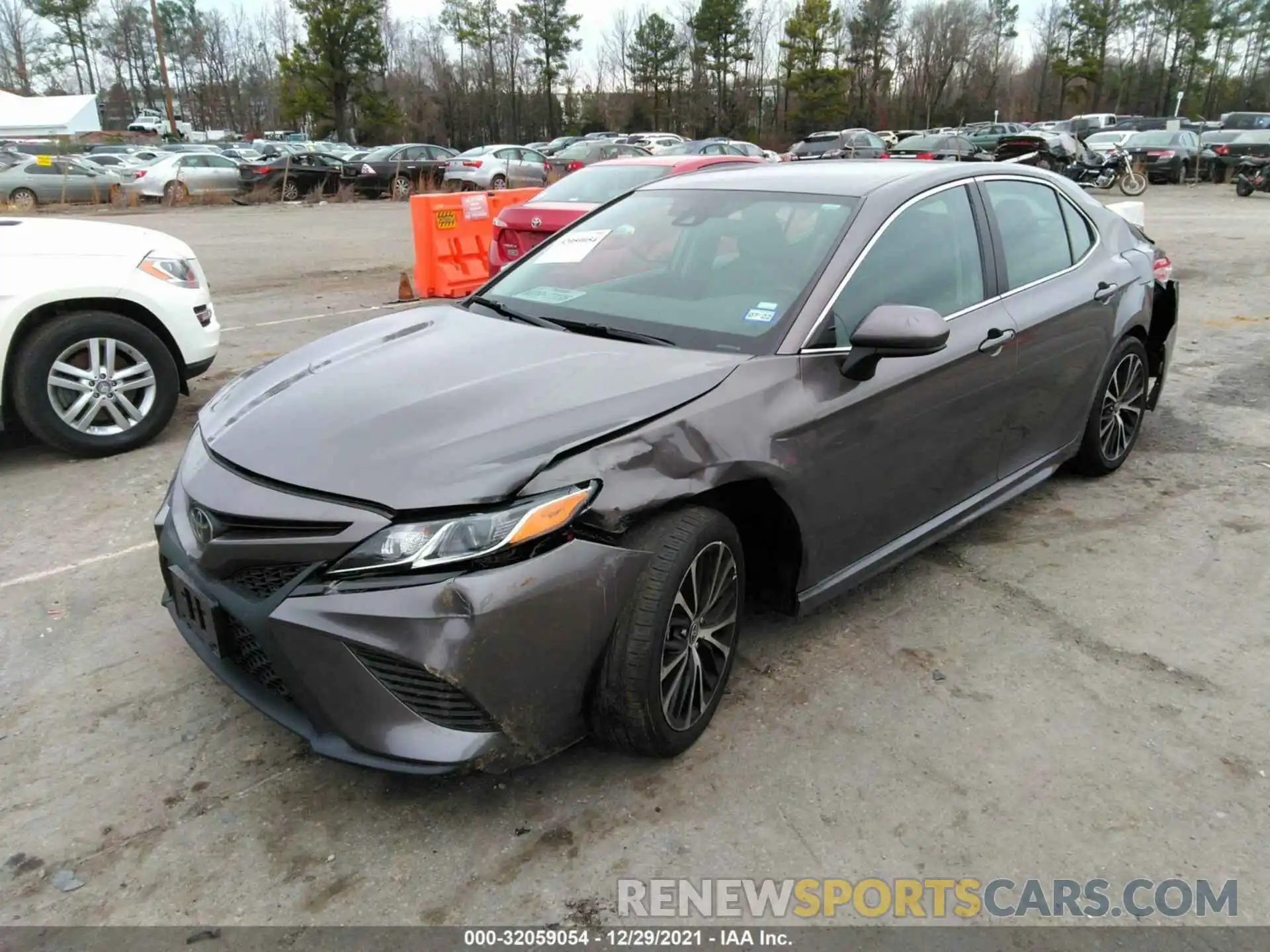 2 Photograph of a damaged car 4T1G11AK5LU951112 TOYOTA CAMRY 2020