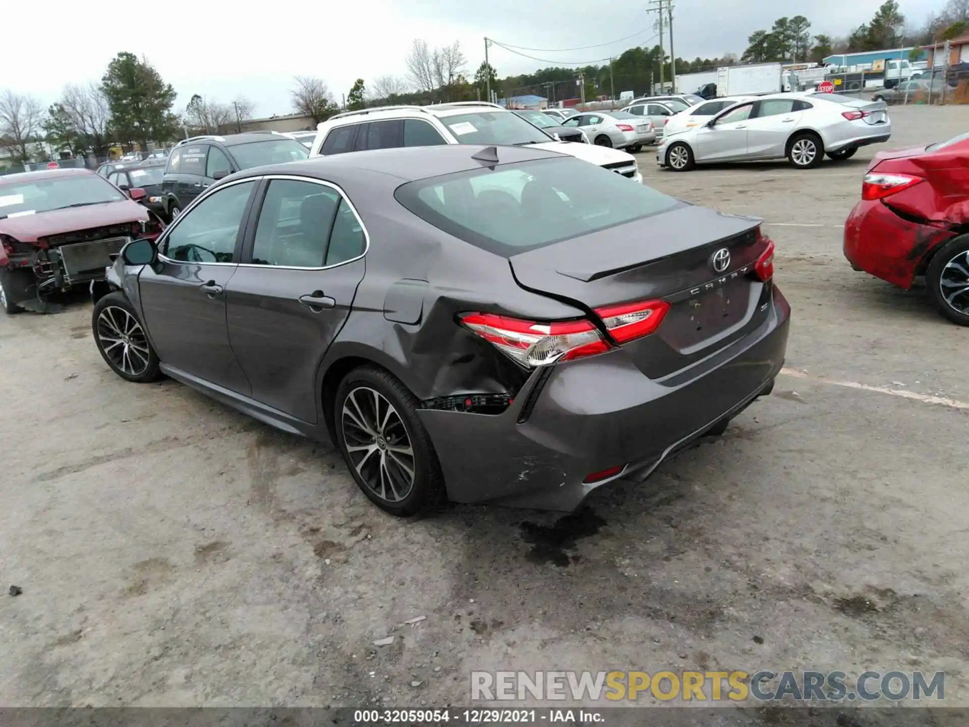 3 Photograph of a damaged car 4T1G11AK5LU951112 TOYOTA CAMRY 2020