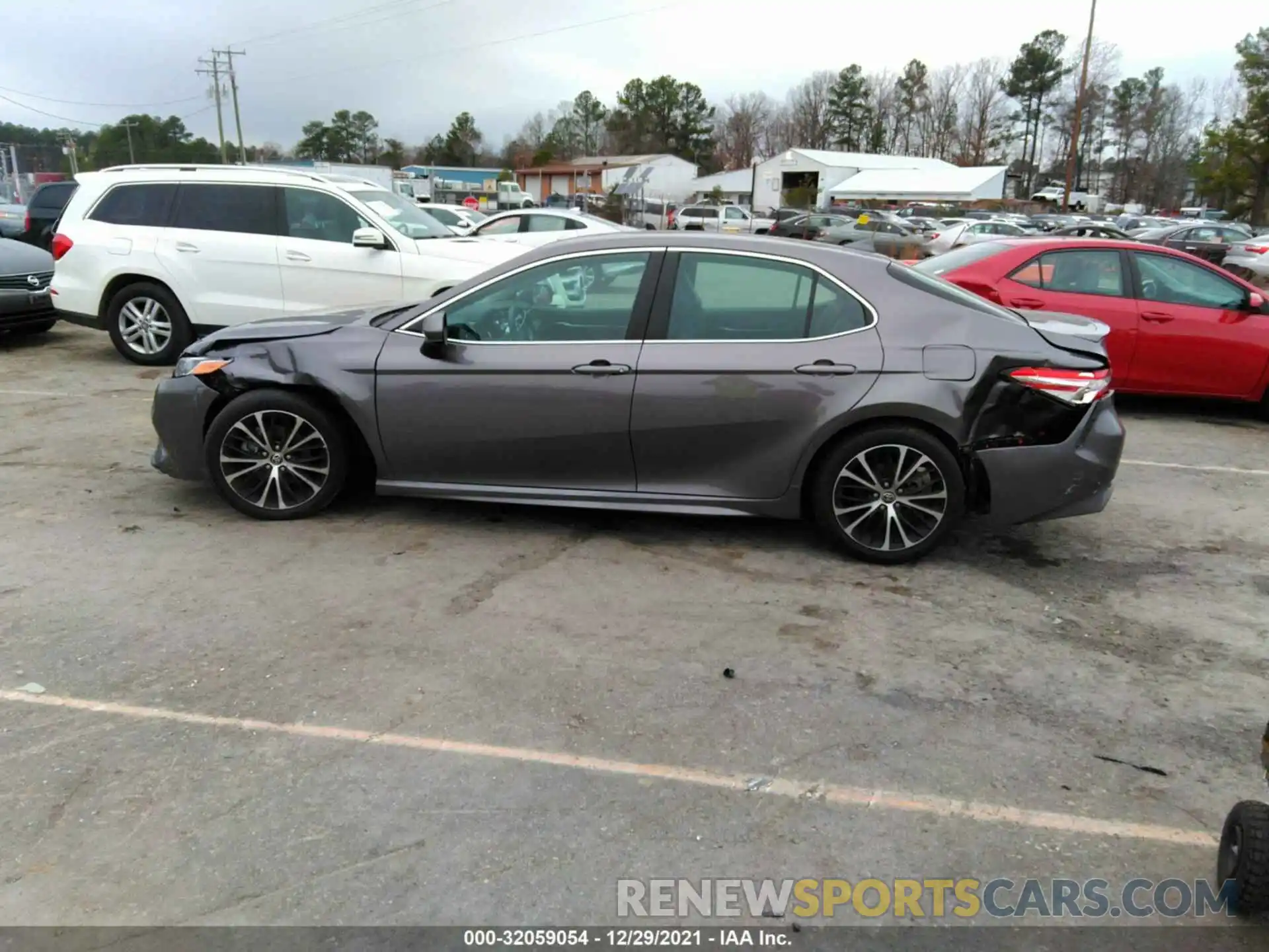 6 Photograph of a damaged car 4T1G11AK5LU951112 TOYOTA CAMRY 2020