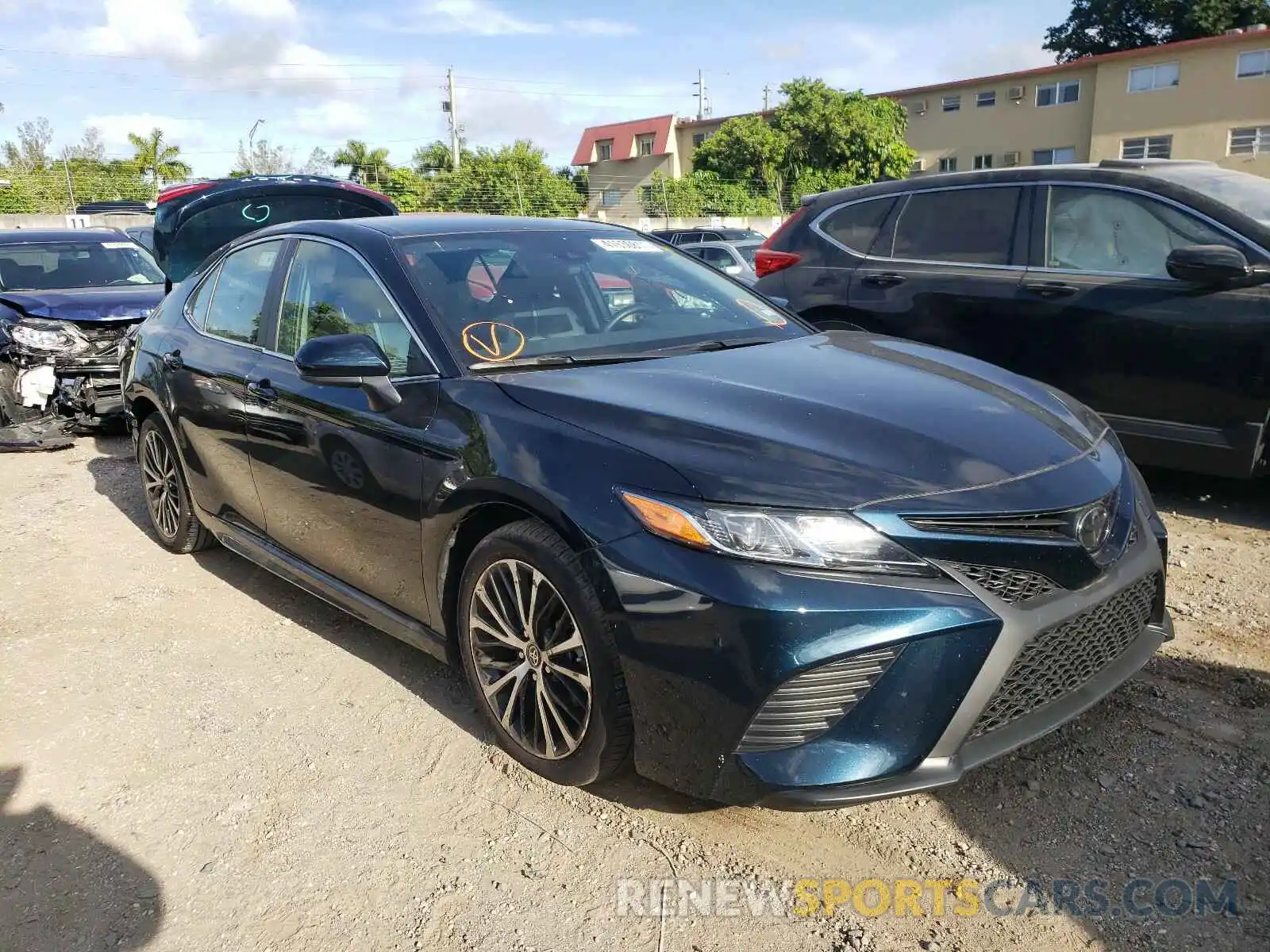 1 Photograph of a damaged car 4T1G11AK5LU952955 TOYOTA CAMRY 2020