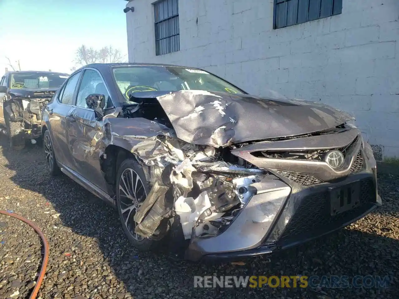 1 Photograph of a damaged car 4T1G11AK5LU956259 TOYOTA CAMRY 2020