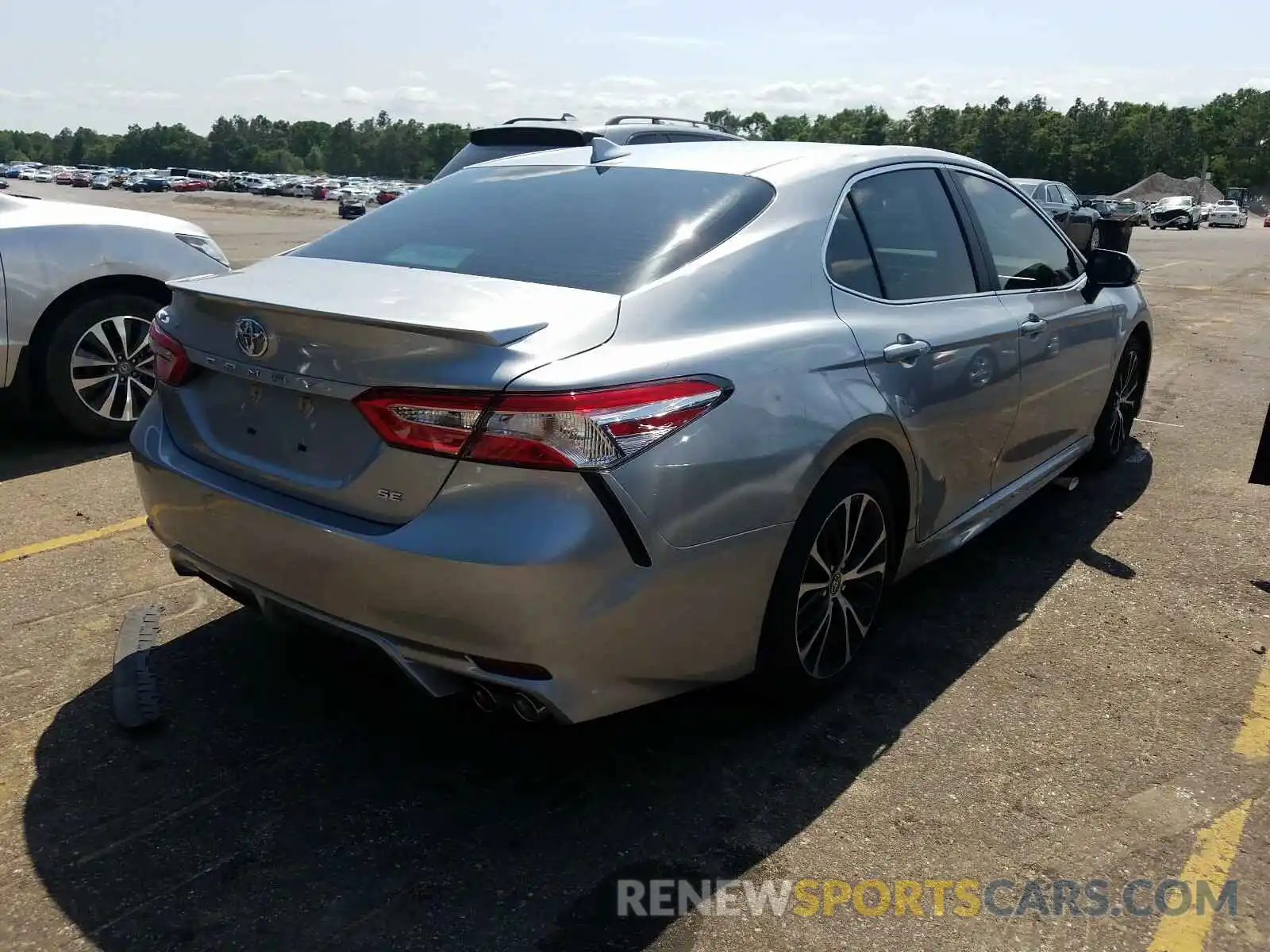 4 Photograph of a damaged car 4T1G11AK5LU958738 TOYOTA CAMRY 2020