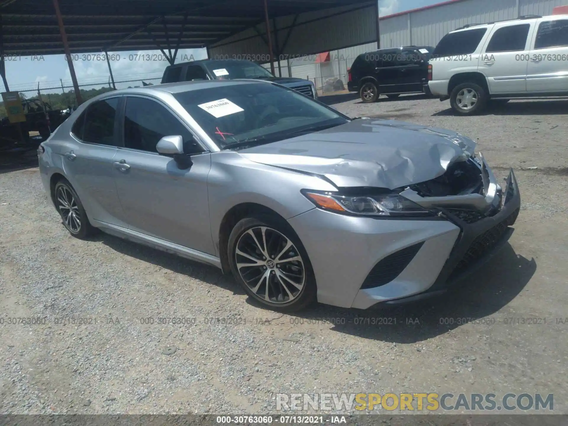 1 Photograph of a damaged car 4T1G11AK5LU987186 TOYOTA CAMRY 2020