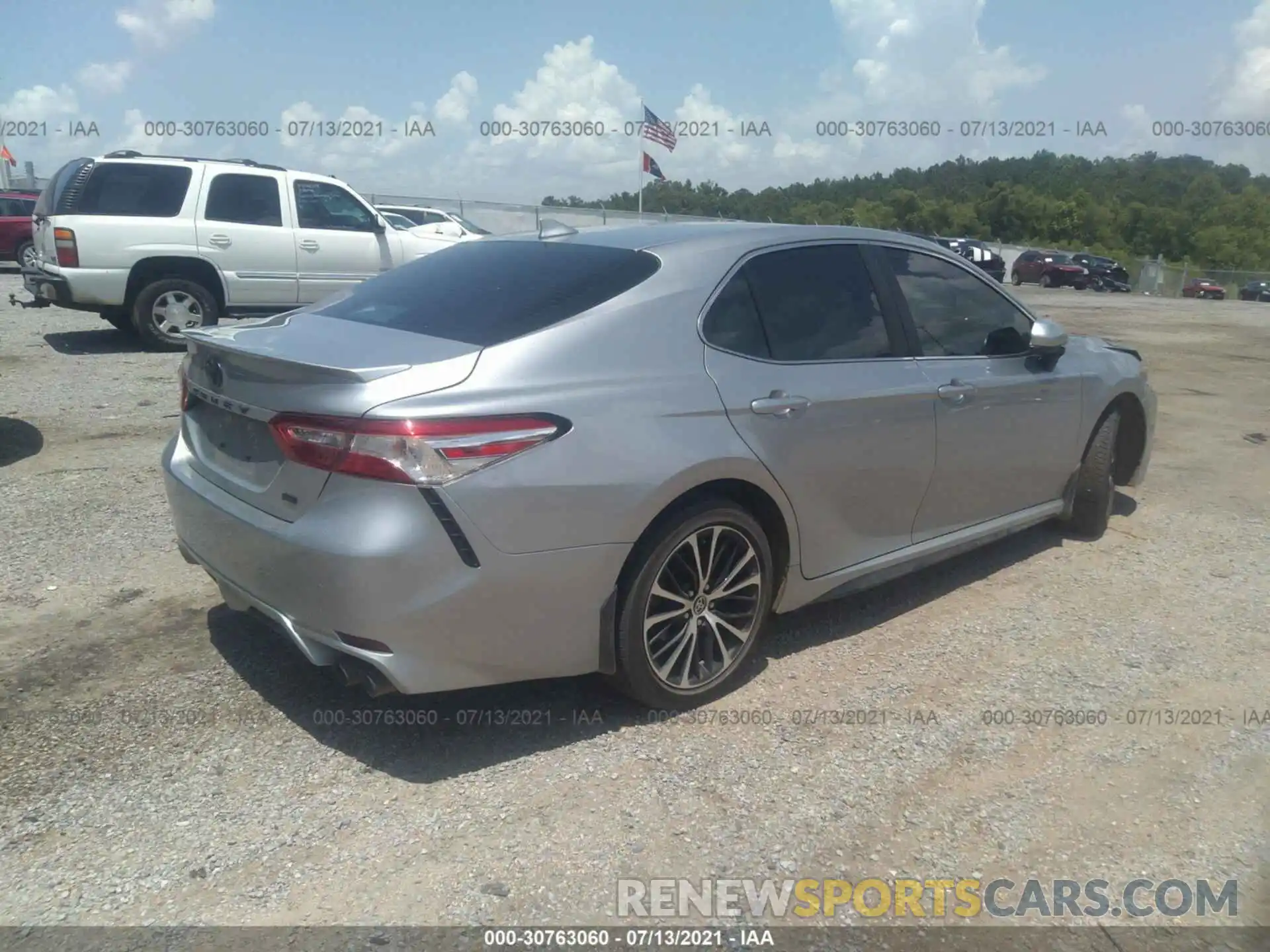 4 Photograph of a damaged car 4T1G11AK5LU987186 TOYOTA CAMRY 2020