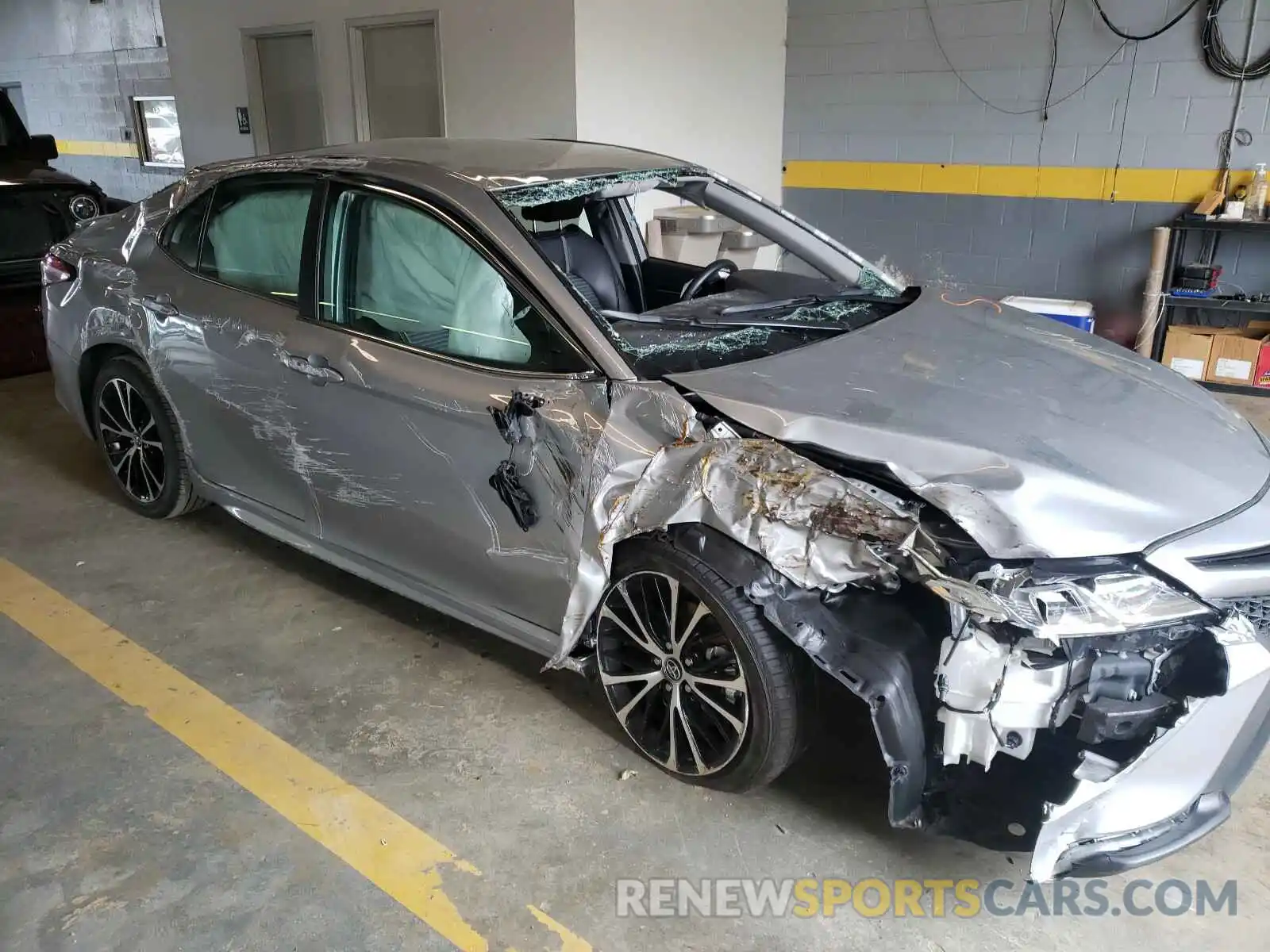 9 Photograph of a damaged car 4T1G11AK6LU305013 TOYOTA CAMRY 2020