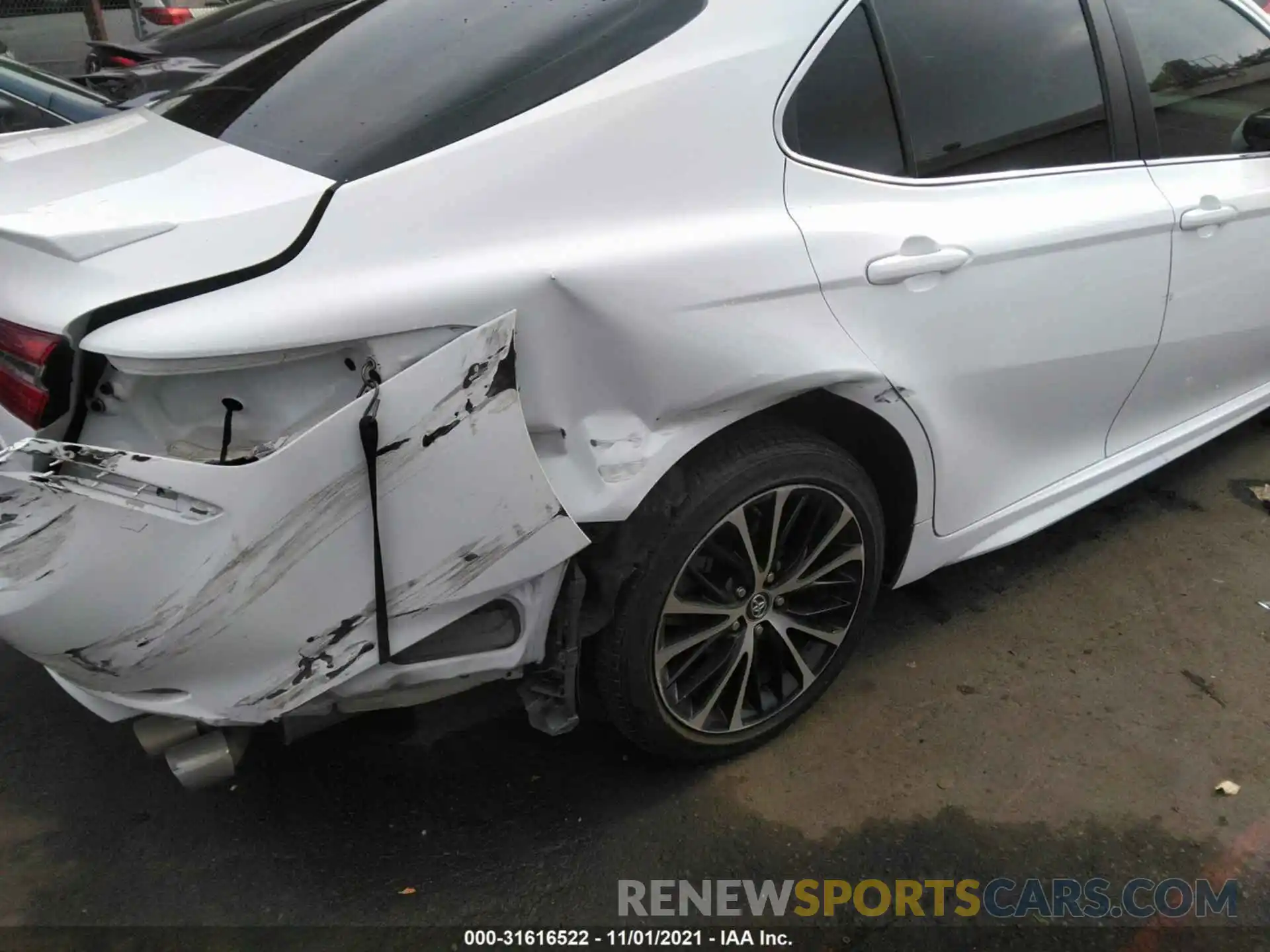 6 Photograph of a damaged car 4T1G11AK6LU306615 TOYOTA CAMRY 2020