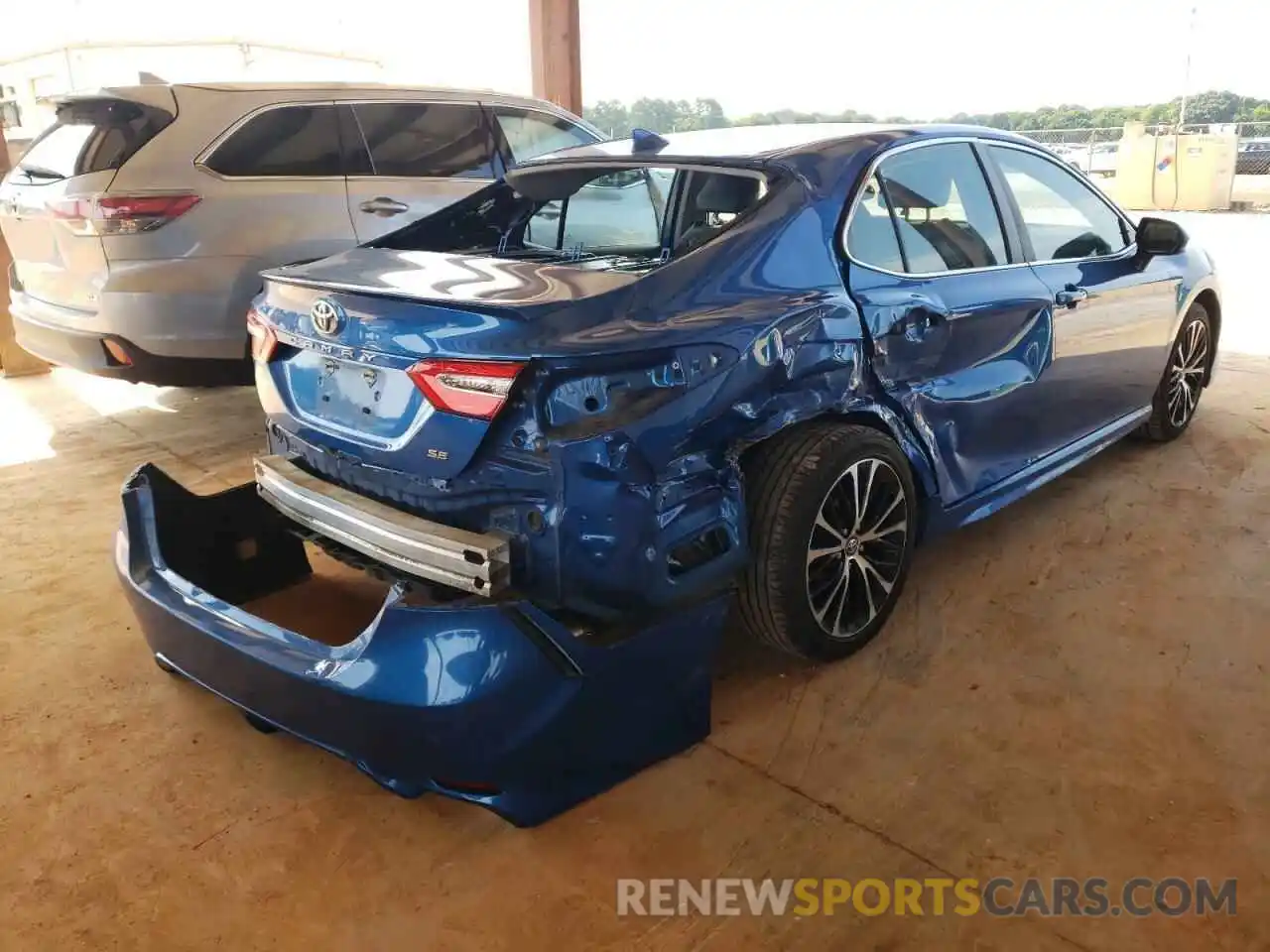 4 Photograph of a damaged car 4T1G11AK6LU308574 TOYOTA CAMRY 2020