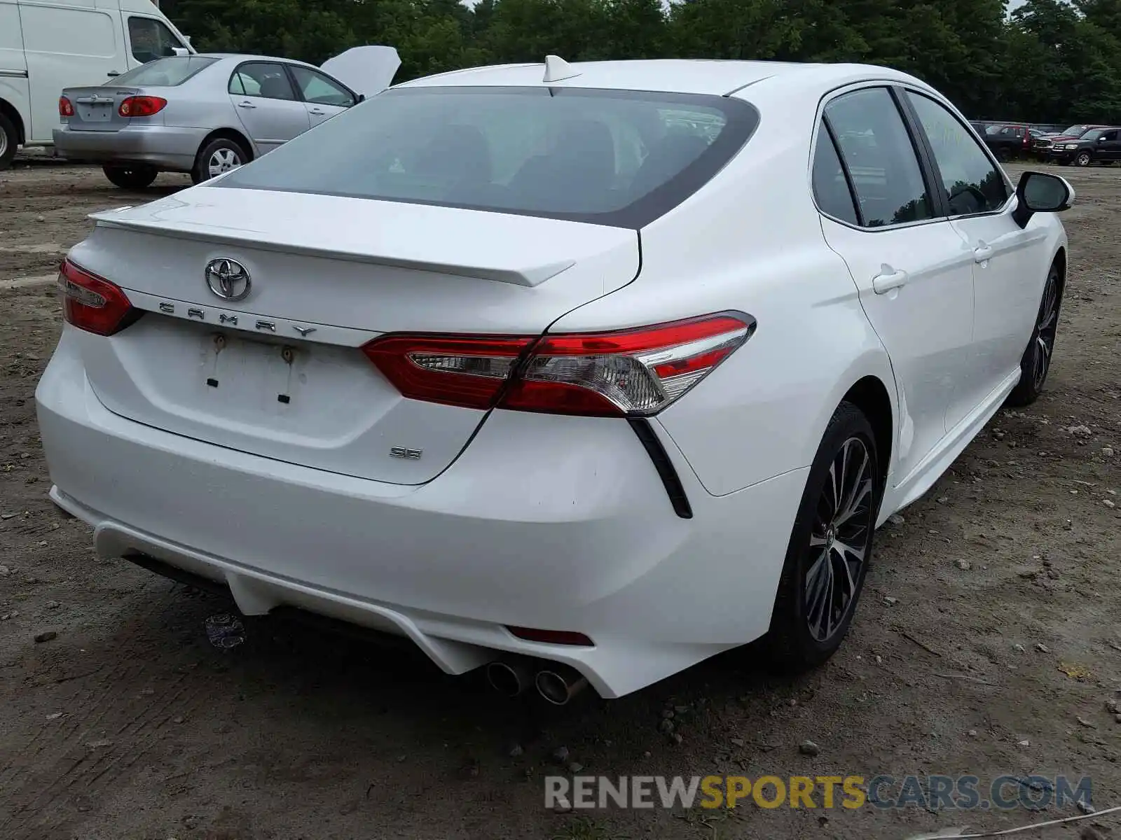 4 Photograph of a damaged car 4T1G11AK6LU324788 TOYOTA CAMRY 2020