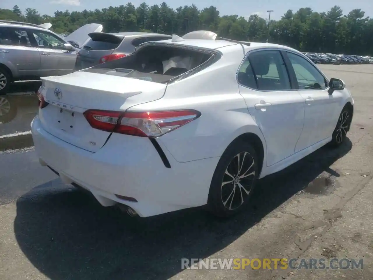 4 Photograph of a damaged car 4T1G11AK6LU327299 TOYOTA CAMRY 2020