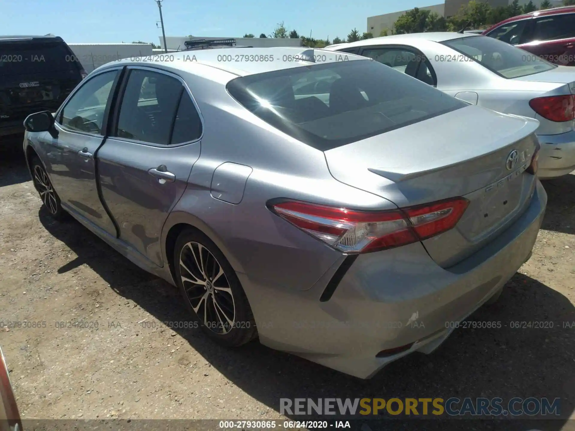 3 Photograph of a damaged car 4T1G11AK6LU327366 TOYOTA CAMRY 2020