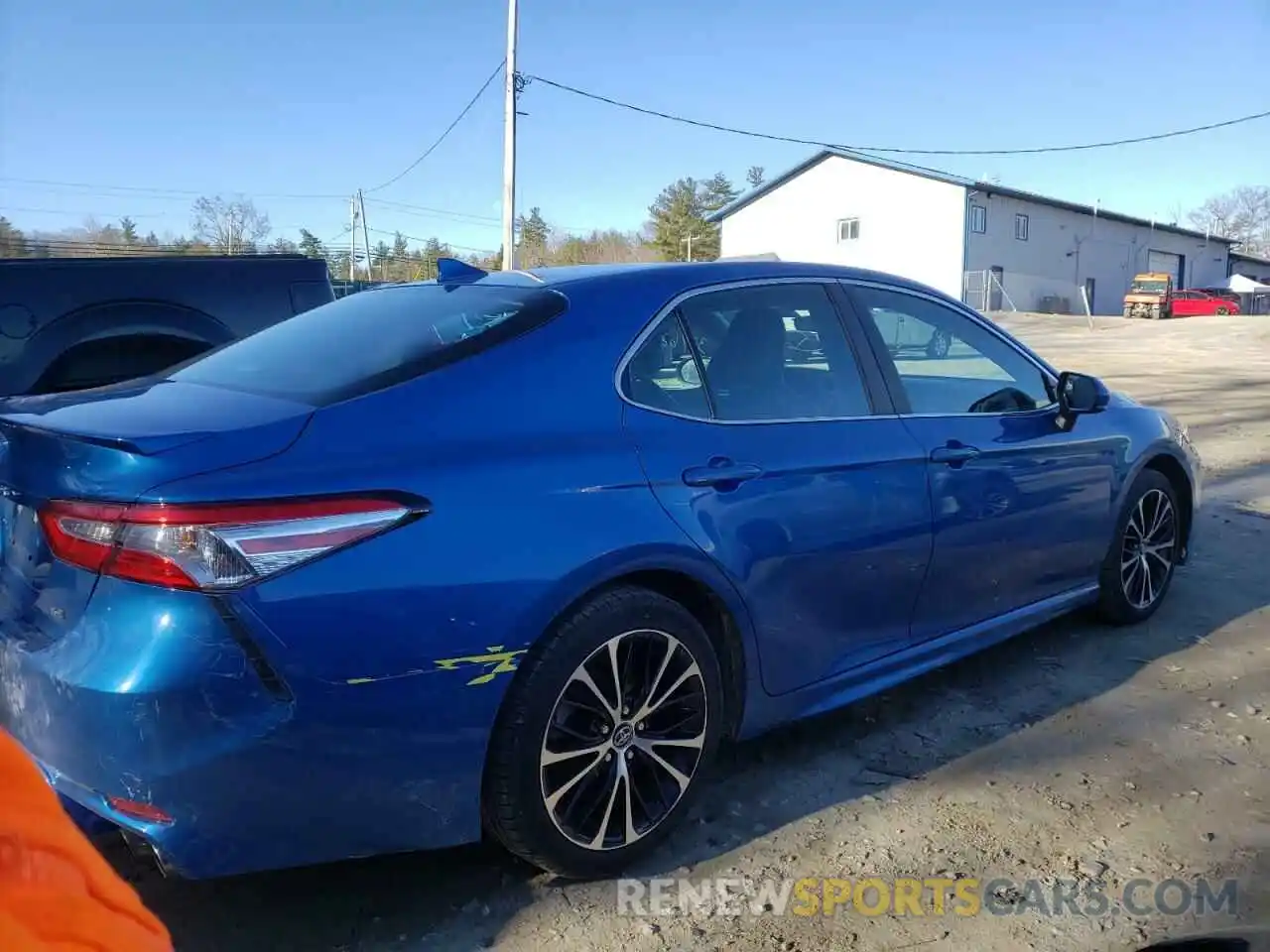 4 Photograph of a damaged car 4T1G11AK6LU328419 TOYOTA CAMRY 2020