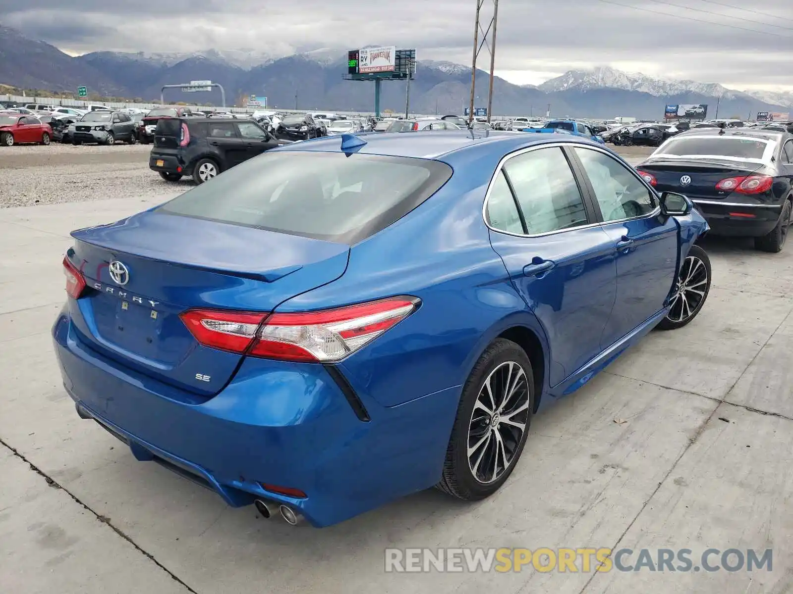 4 Photograph of a damaged car 4T1G11AK6LU332065 TOYOTA CAMRY 2020