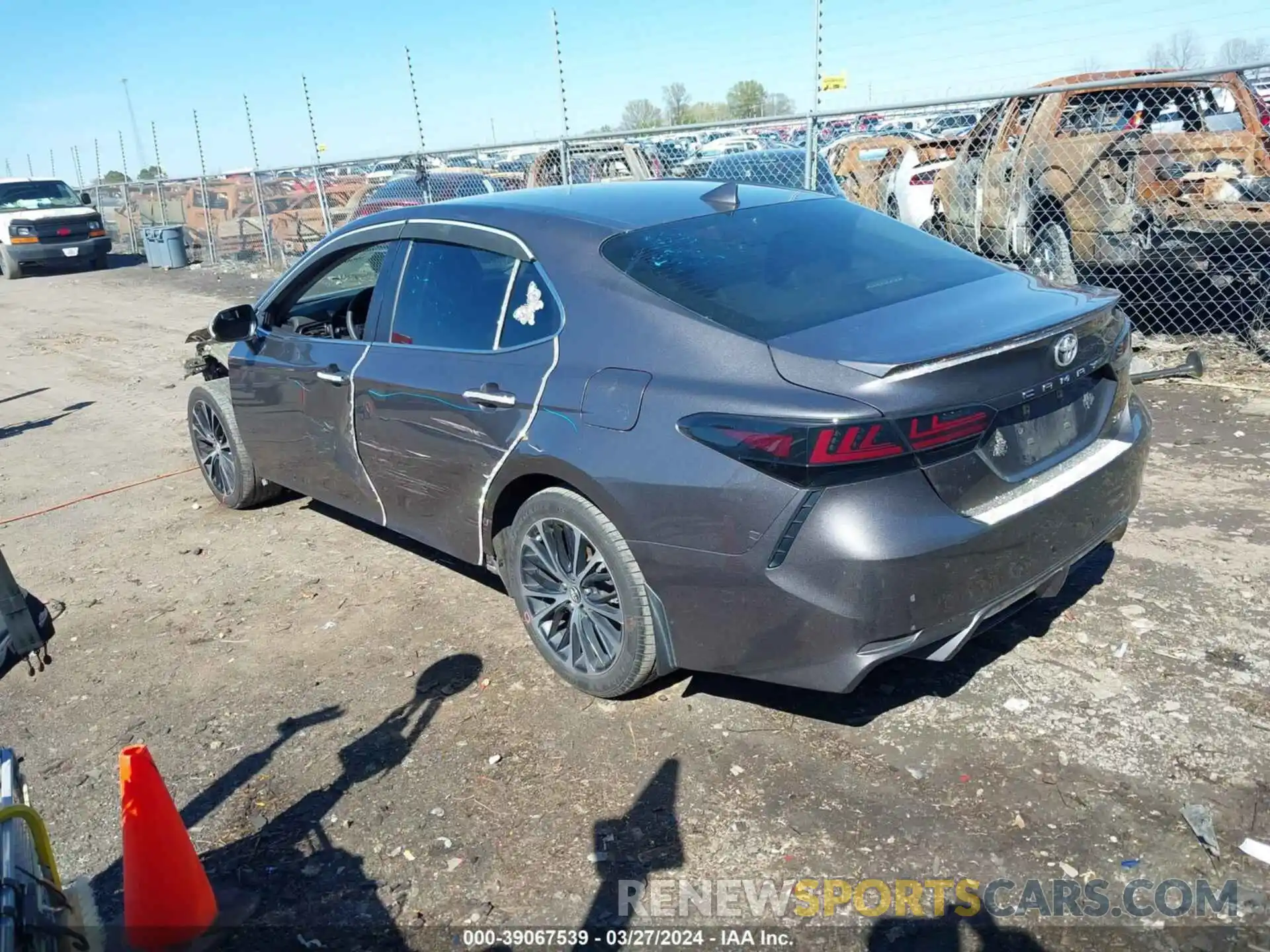 3 Фотография поврежденного автомобиля 4T1G11AK6LU332650 TOYOTA CAMRY 2020