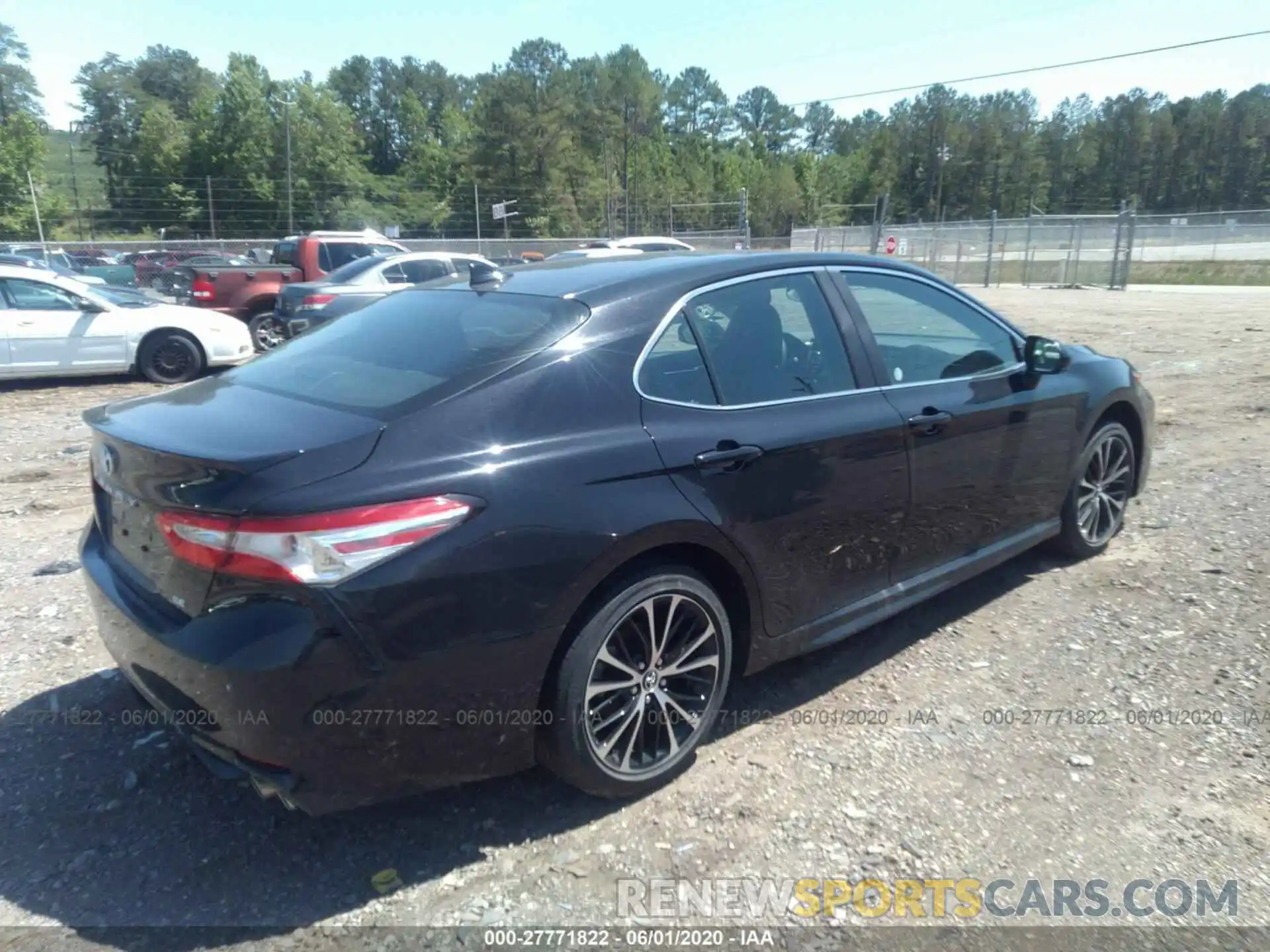 4 Photograph of a damaged car 4T1G11AK6LU333202 TOYOTA CAMRY 2020