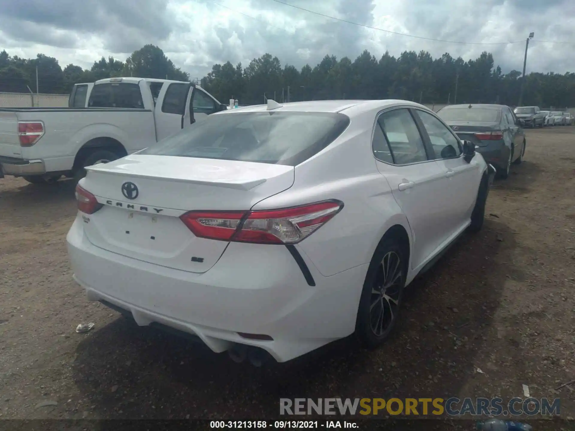 4 Photograph of a damaged car 4T1G11AK6LU337881 TOYOTA CAMRY 2020