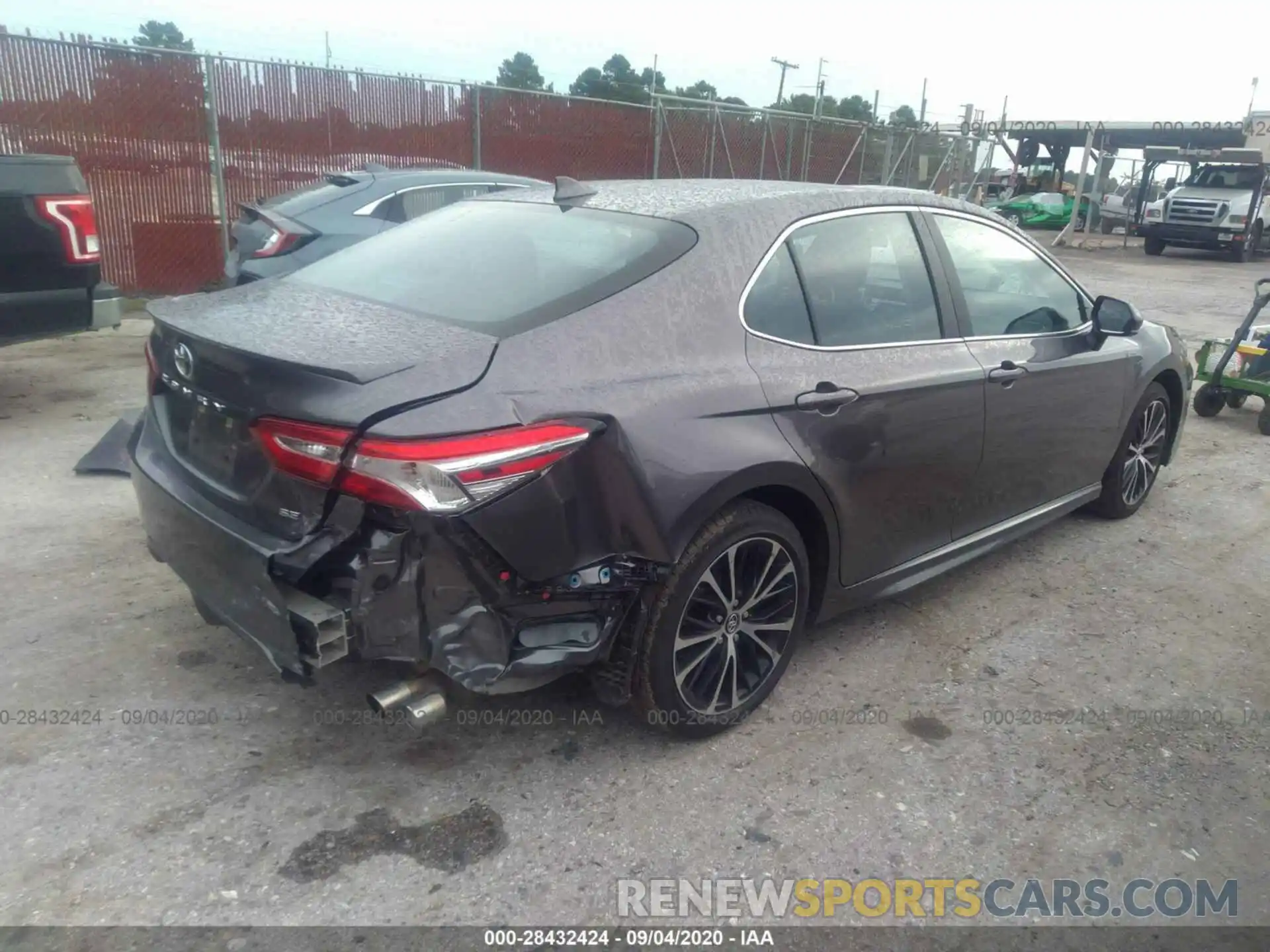 4 Photograph of a damaged car 4T1G11AK6LU339100 TOYOTA CAMRY 2020