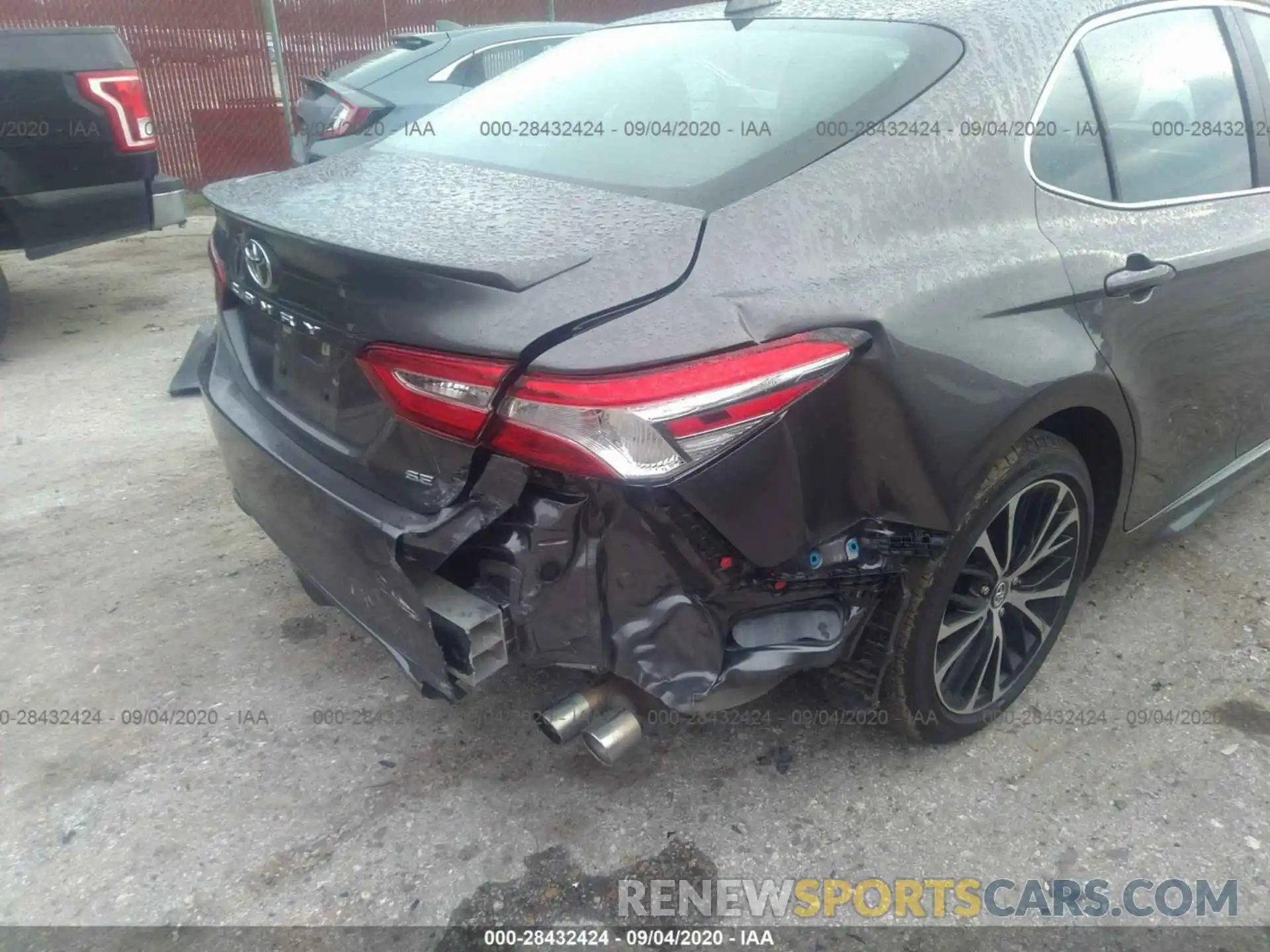 6 Photograph of a damaged car 4T1G11AK6LU339100 TOYOTA CAMRY 2020