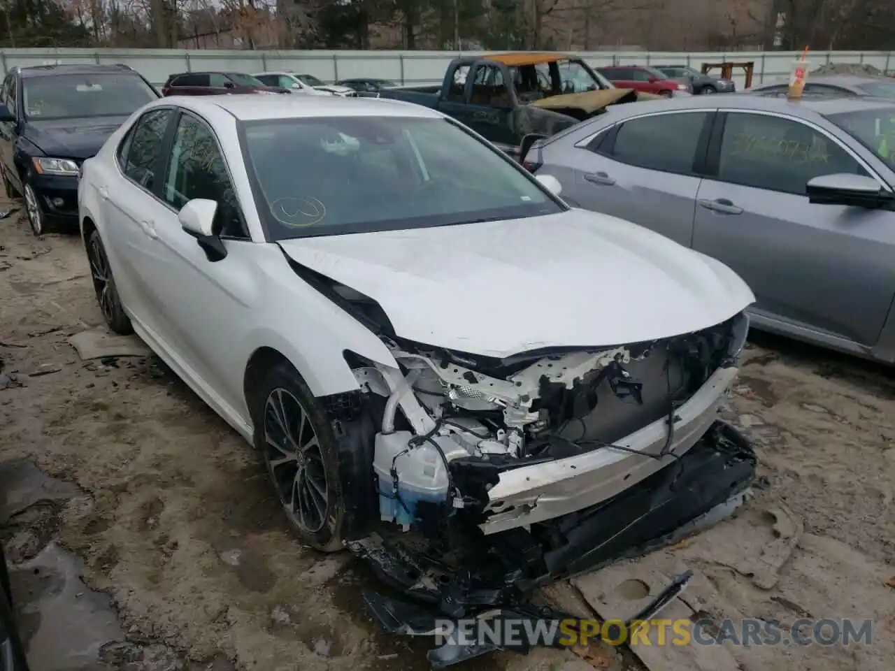 1 Photograph of a damaged car 4T1G11AK6LU339663 TOYOTA CAMRY 2020