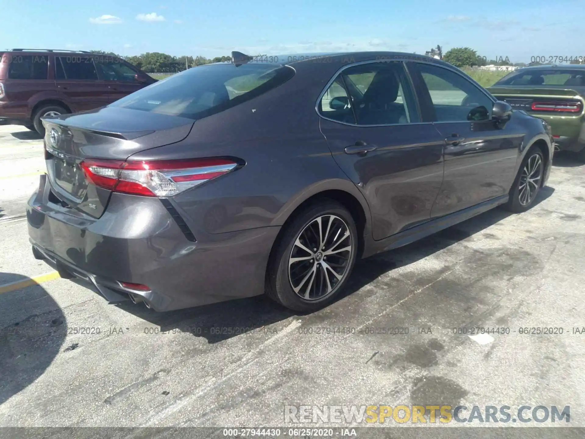 4 Photograph of a damaged car 4T1G11AK6LU343471 TOYOTA CAMRY 2020