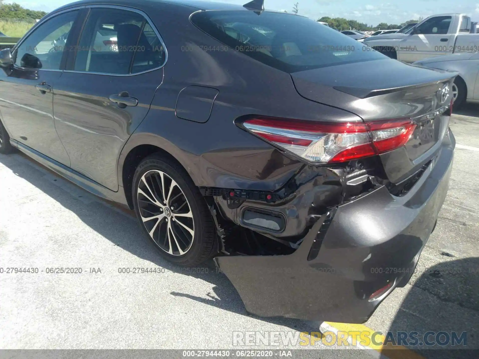 6 Photograph of a damaged car 4T1G11AK6LU343471 TOYOTA CAMRY 2020