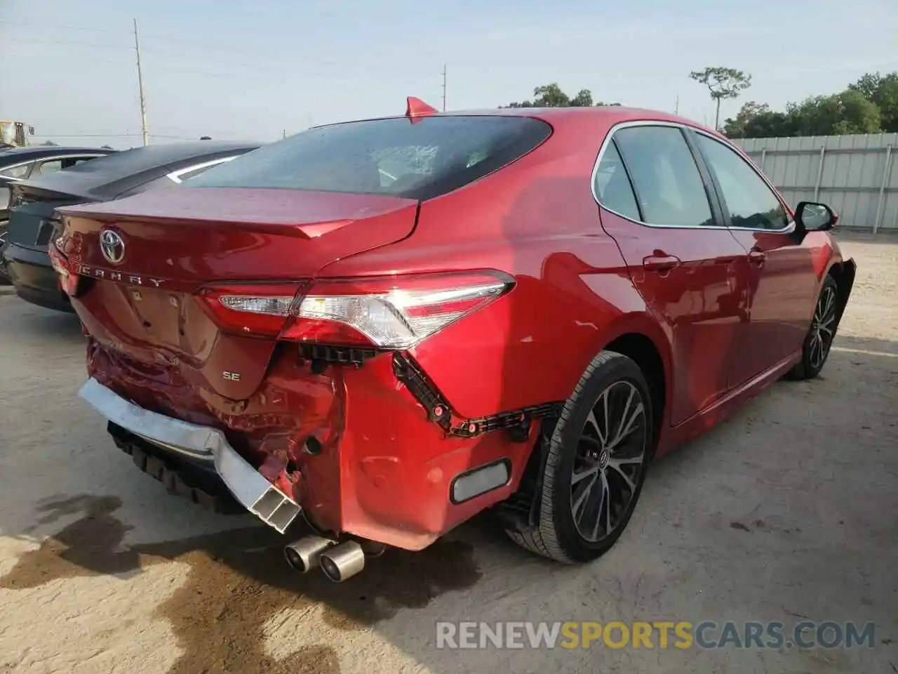 4 Photograph of a damaged car 4T1G11AK6LU344748 TOYOTA CAMRY 2020