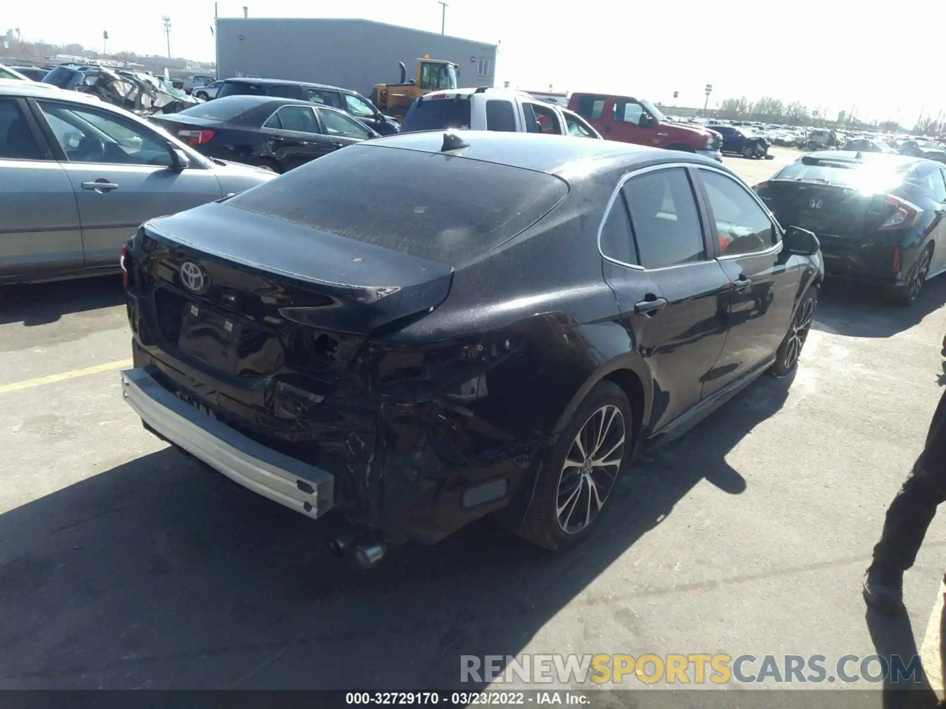 4 Photograph of a damaged car 4T1G11AK6LU352123 TOYOTA CAMRY 2020