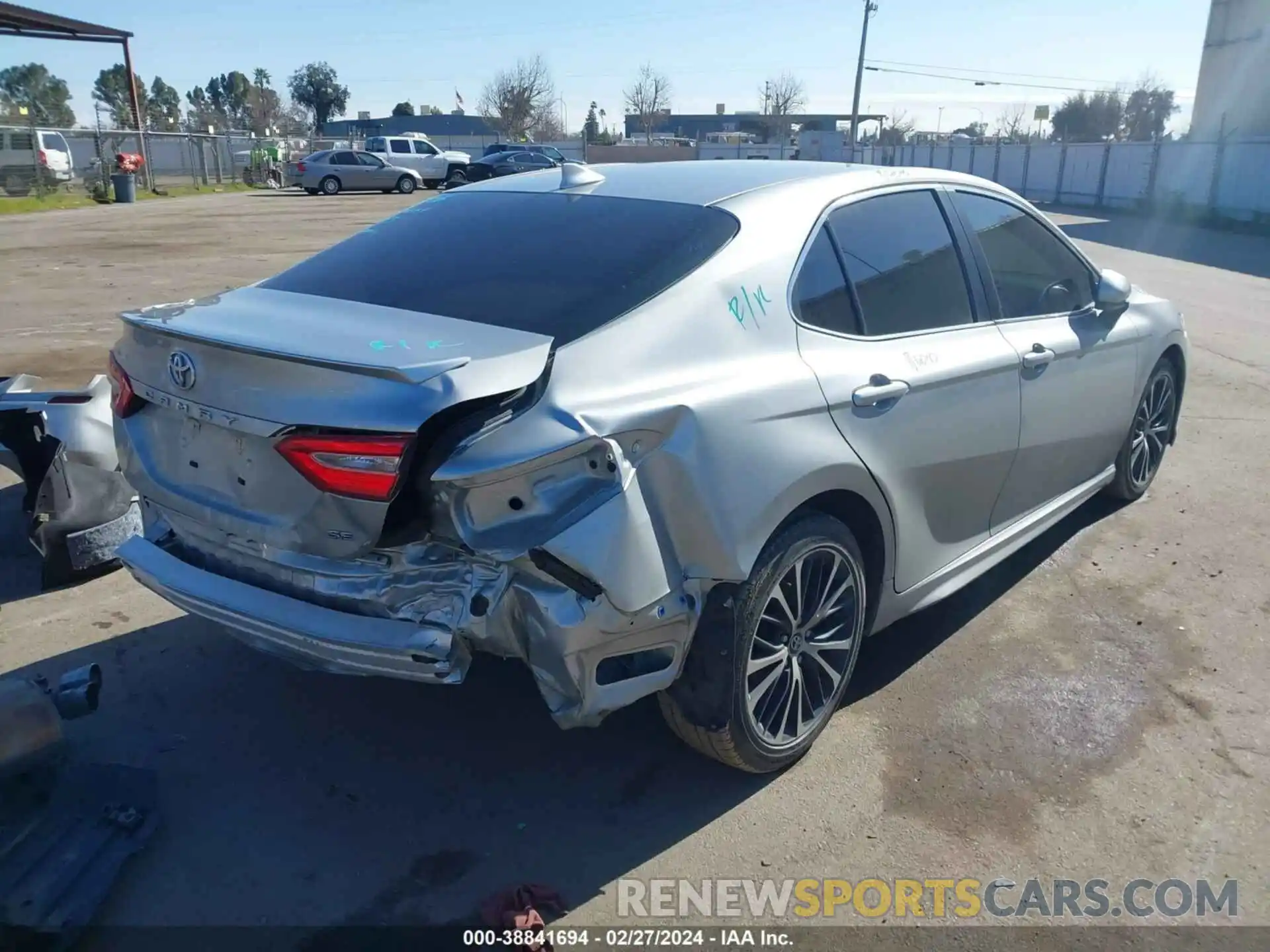 4 Photograph of a damaged car 4T1G11AK6LU355927 TOYOTA CAMRY 2020