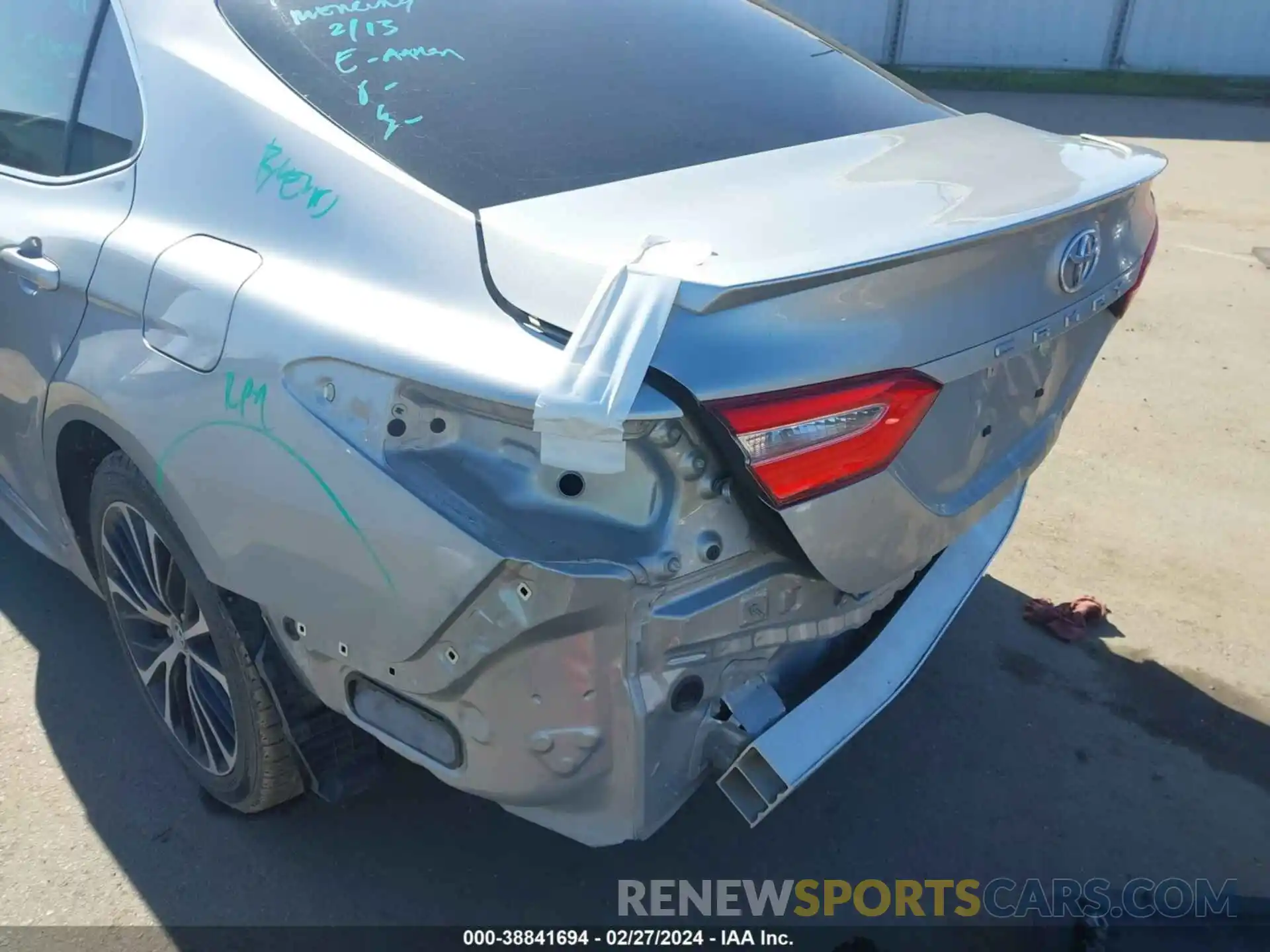 6 Photograph of a damaged car 4T1G11AK6LU355927 TOYOTA CAMRY 2020