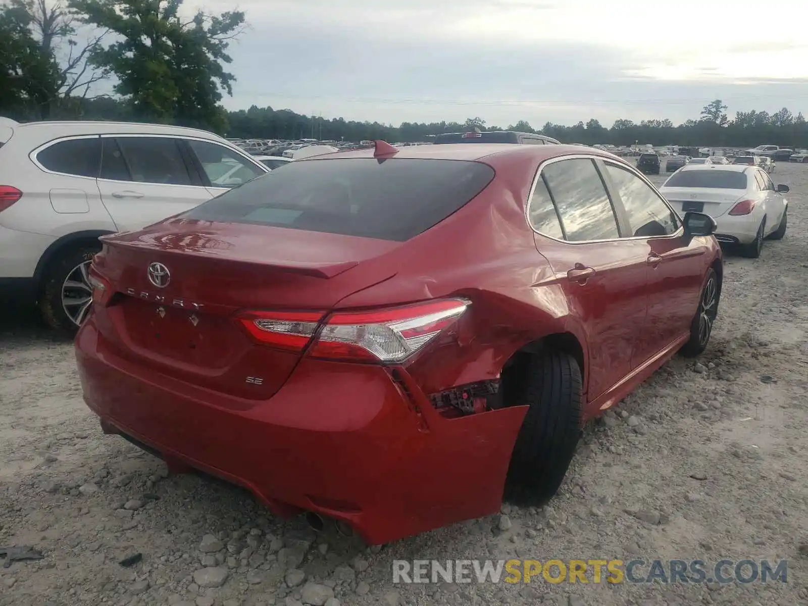 4 Photograph of a damaged car 4T1G11AK6LU359492 TOYOTA CAMRY 2020