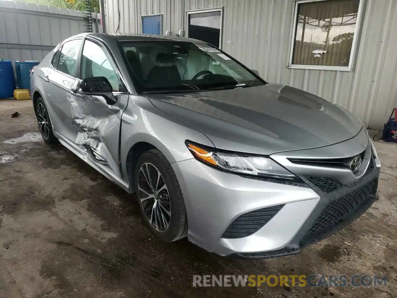 1 Photograph of a damaged car 4T1G11AK6LU360738 TOYOTA CAMRY 2020