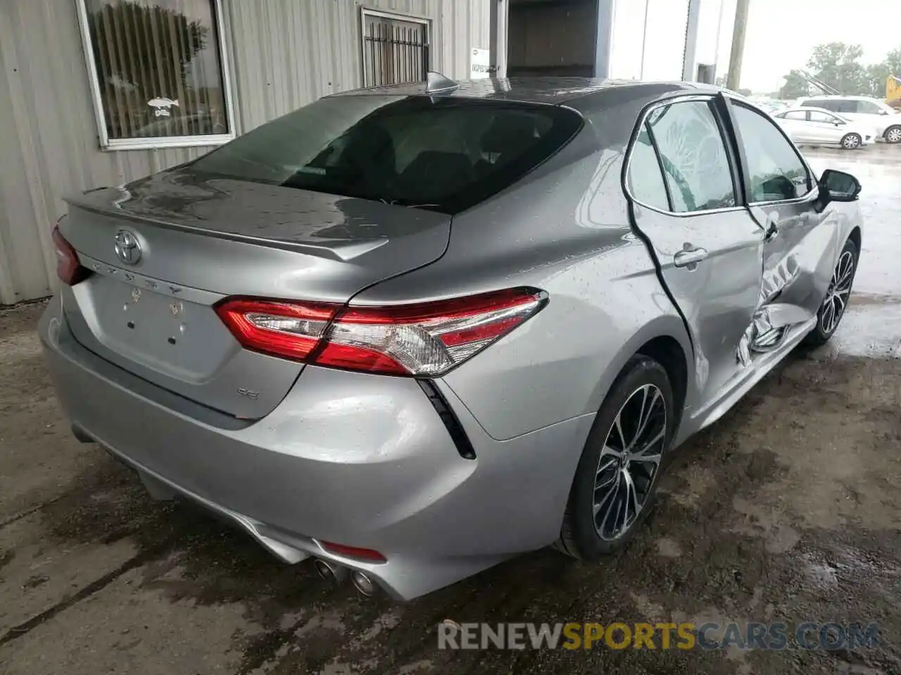 4 Photograph of a damaged car 4T1G11AK6LU360738 TOYOTA CAMRY 2020