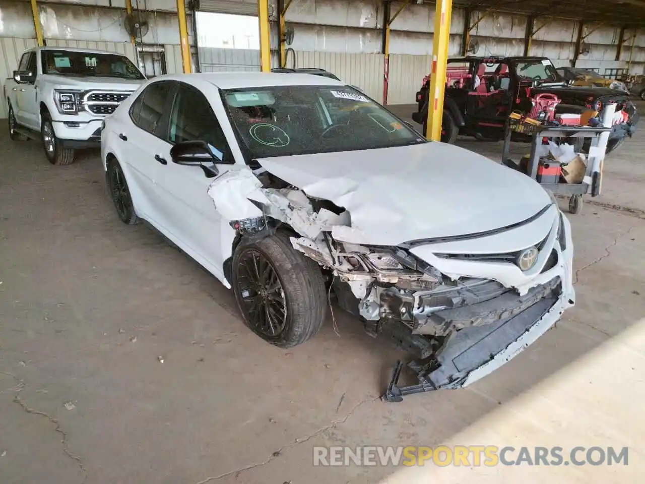 1 Photograph of a damaged car 4T1G11AK6LU365325 TOYOTA CAMRY 2020