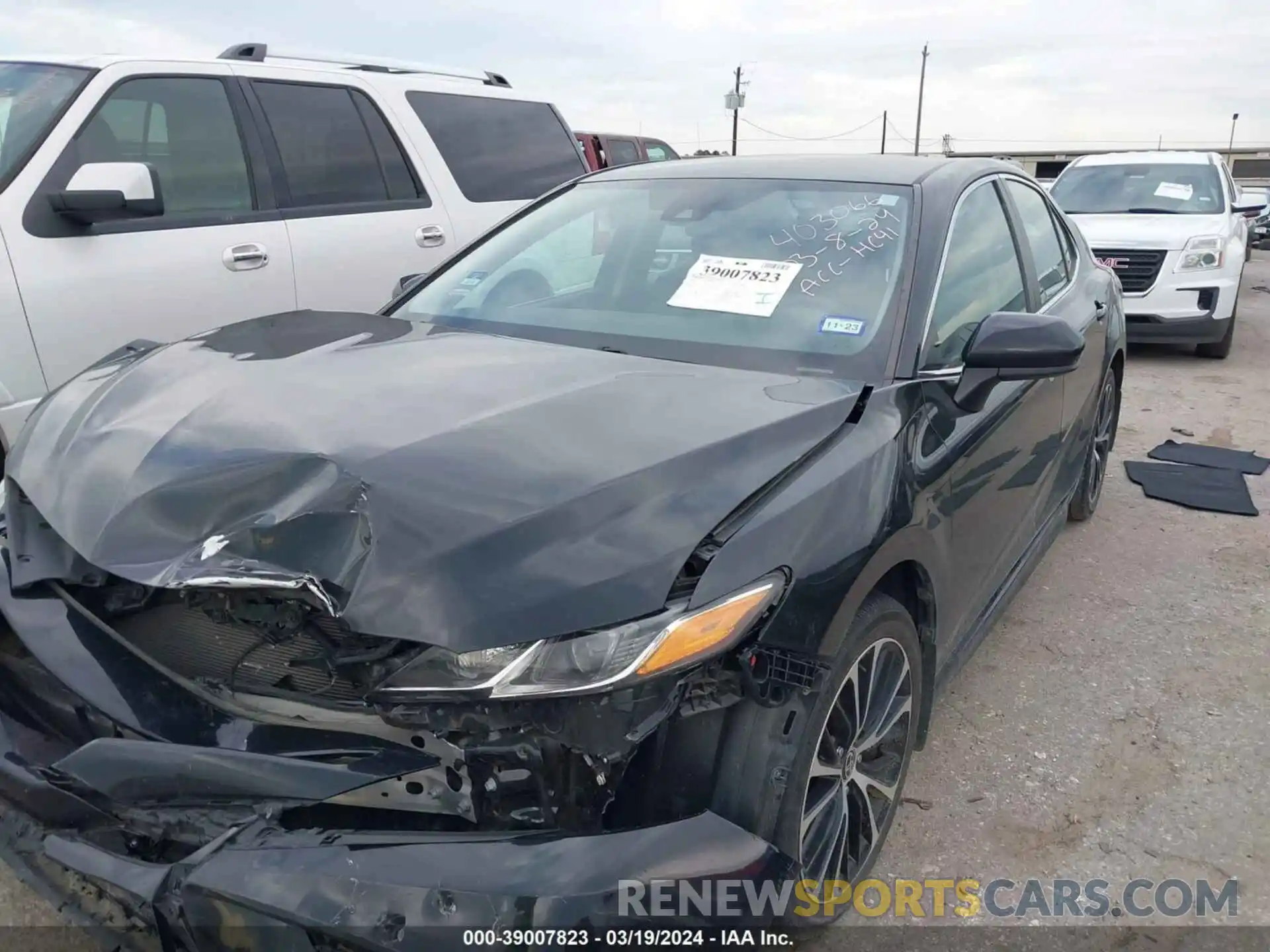 2 Photograph of a damaged car 4T1G11AK6LU400154 TOYOTA CAMRY 2020