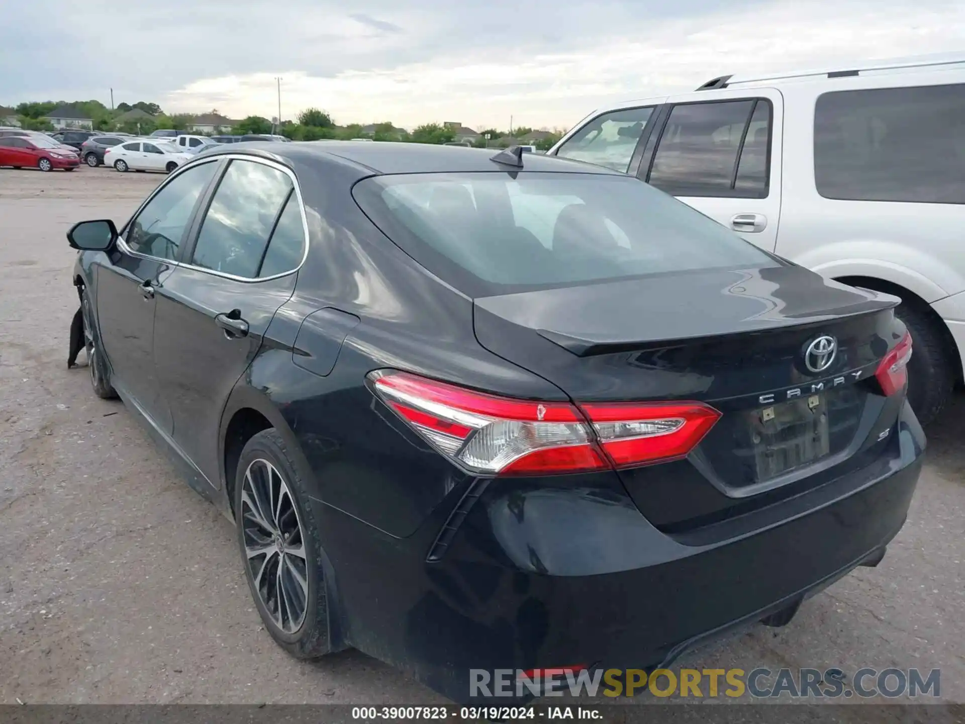 3 Photograph of a damaged car 4T1G11AK6LU400154 TOYOTA CAMRY 2020