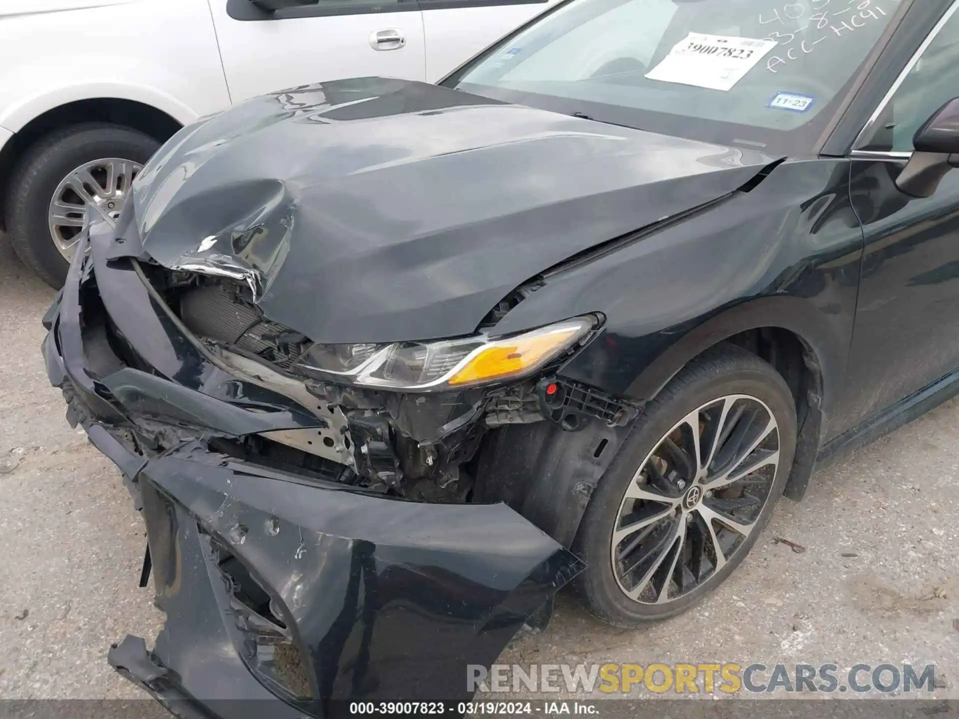 6 Photograph of a damaged car 4T1G11AK6LU400154 TOYOTA CAMRY 2020